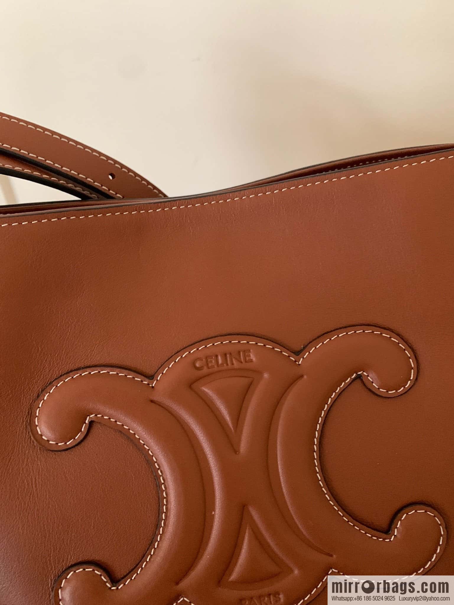 CELINE CUIR TRIOMPHE Small smooth leather bucket bag 198243