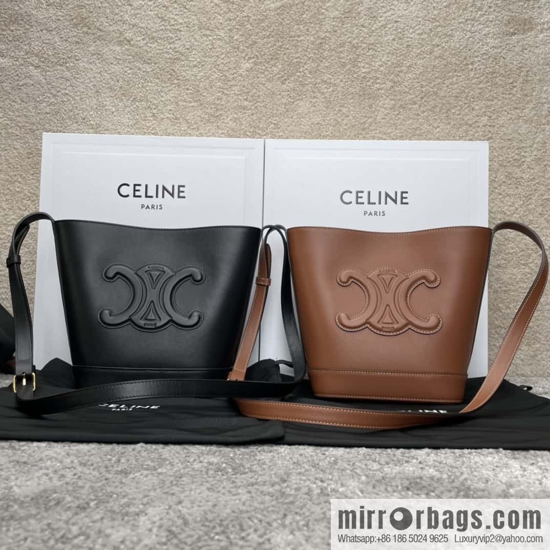 CELINE CUIR TRIOMPHE Small smooth leather bucket bag 198243