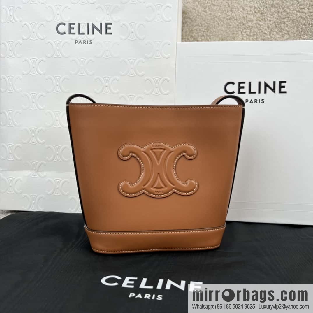 CELINE CUIR TRIOMPHE mini smooth leather bucket bag 10L433