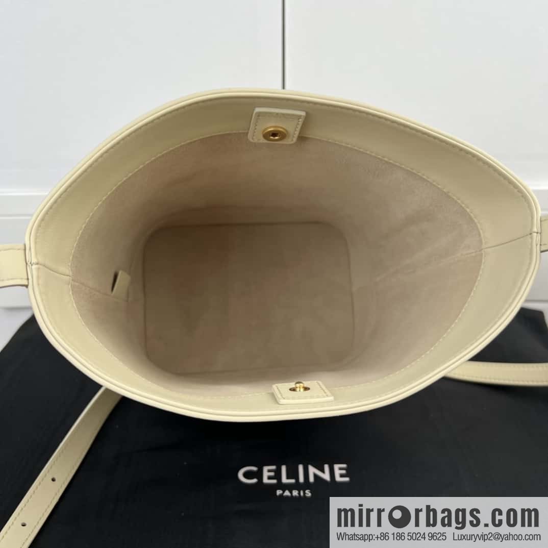 CELINE CUIR TRIOMPHE Small smooth leather bucket bag 198243