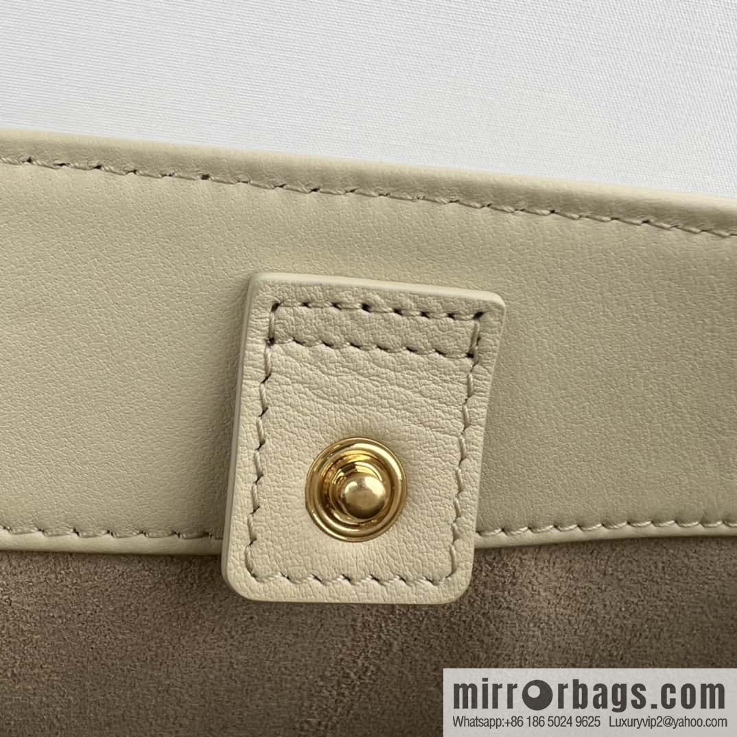 CELINE CUIR TRIOMPHE Small smooth leather bucket bag 198243