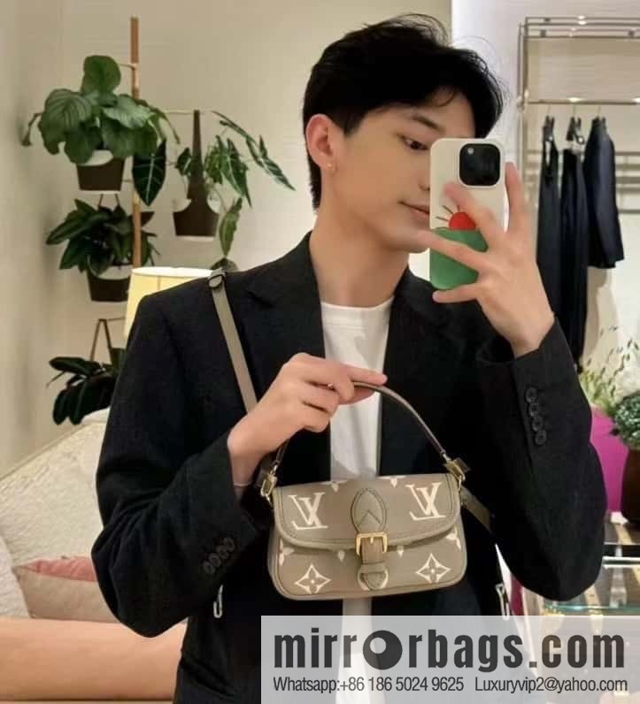 LV M83300 NANO DIANE BAG