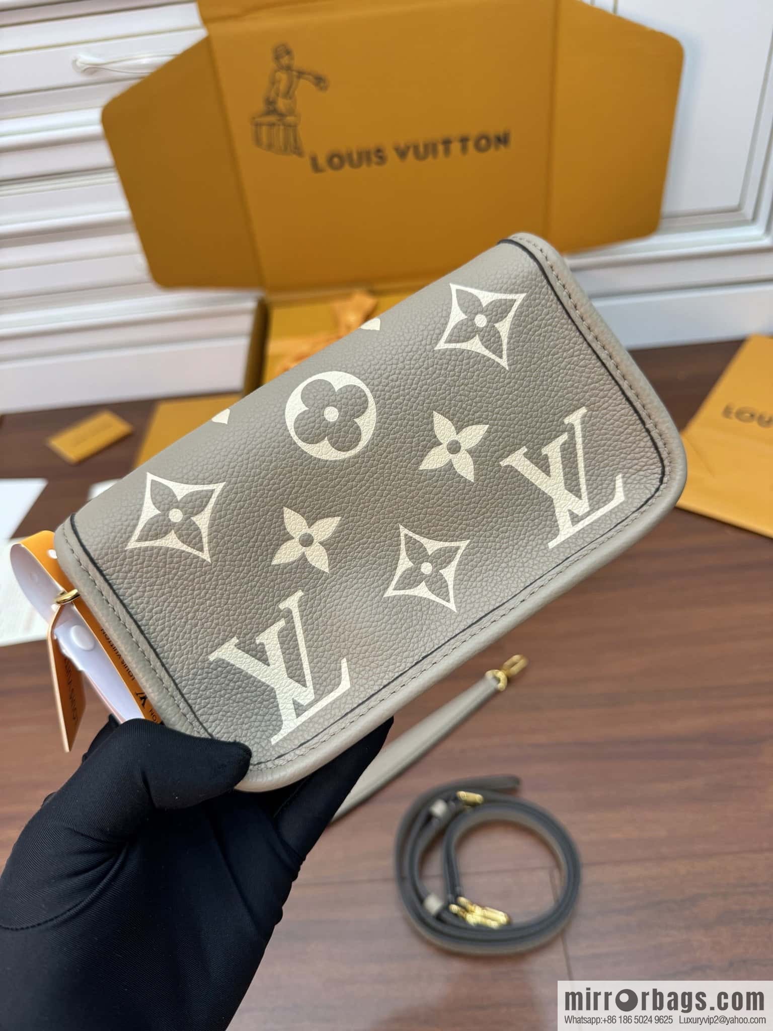 LV M83300 NANO DIANE BAG