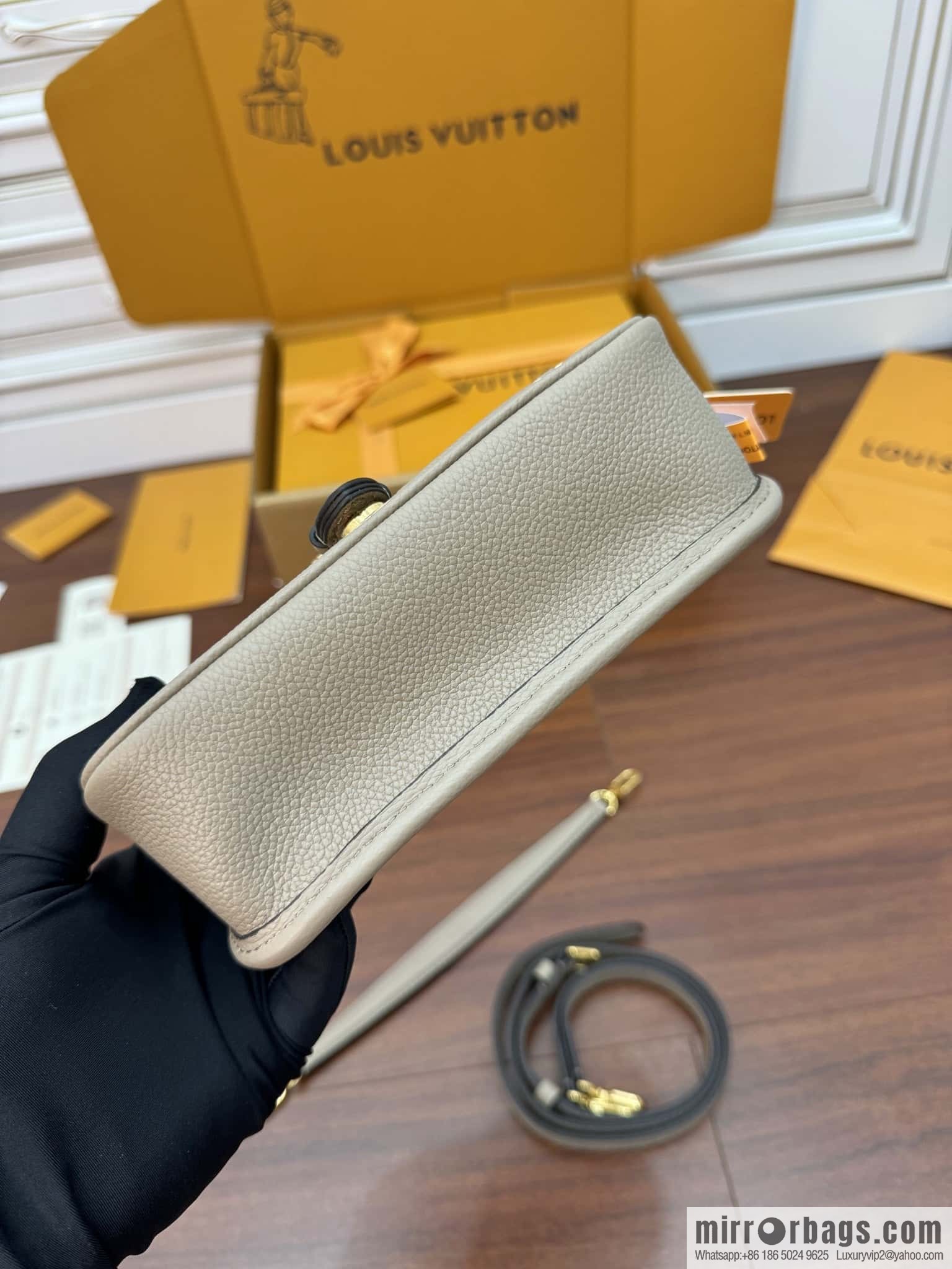 LV M83300 NANO DIANE BAG
