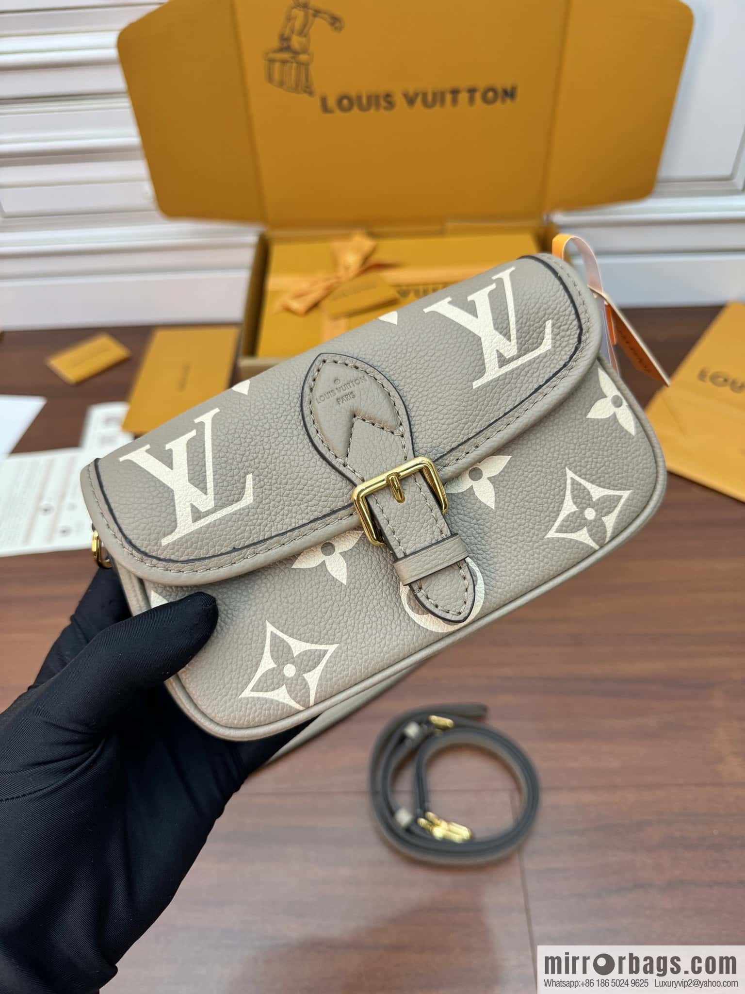 LV M83300 NANO DIANE BAG