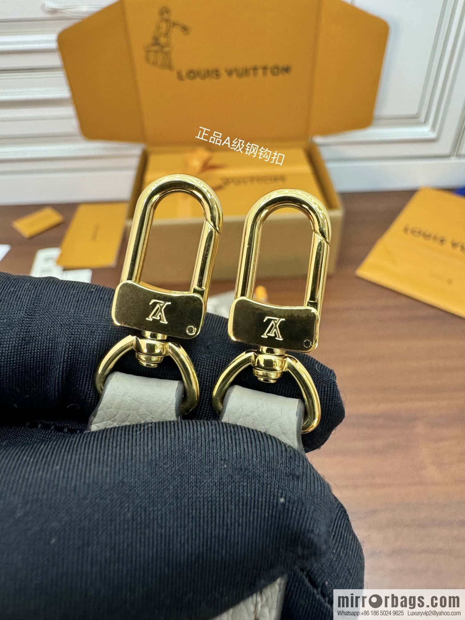 LV M83300 NANO DIANE BAG