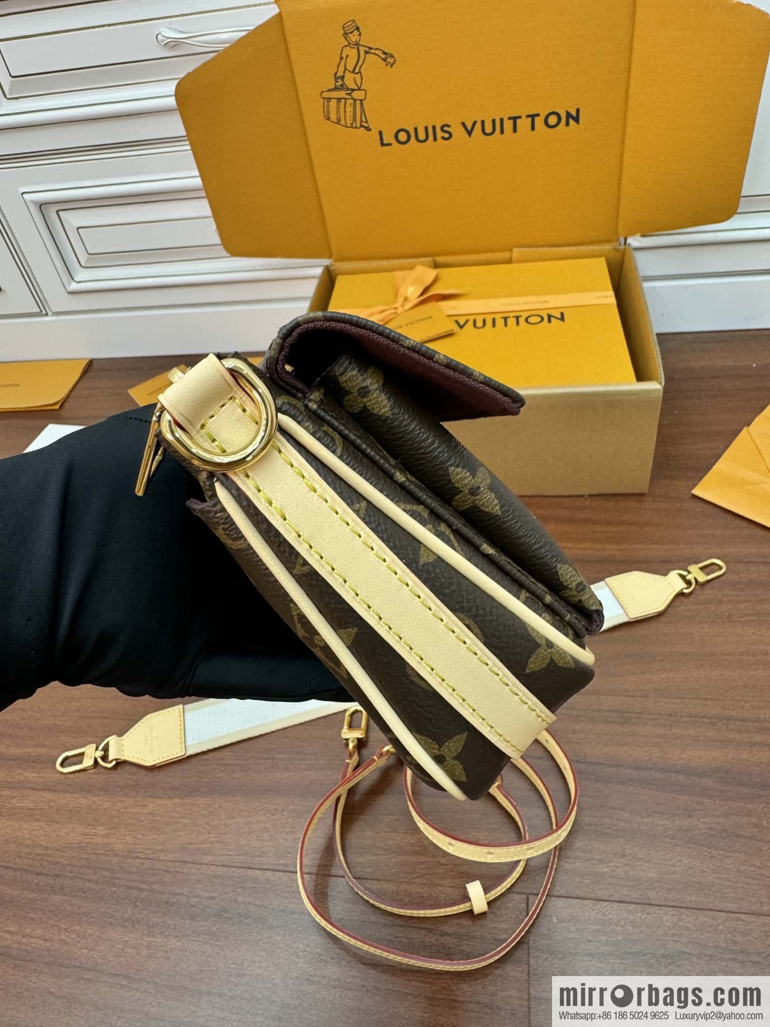 LV M46999 VIVACIT handbag