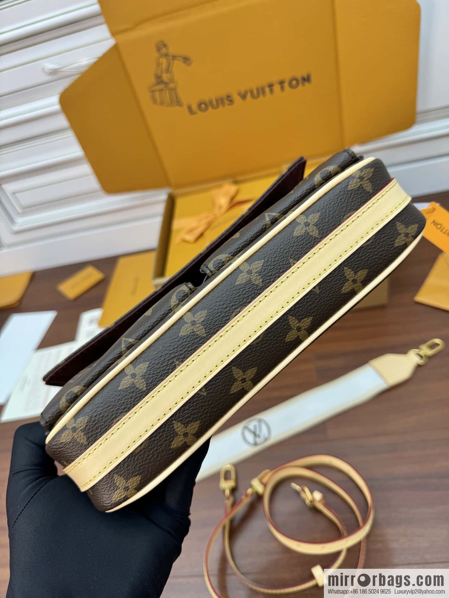 LV M46999 VIVACIT handbag