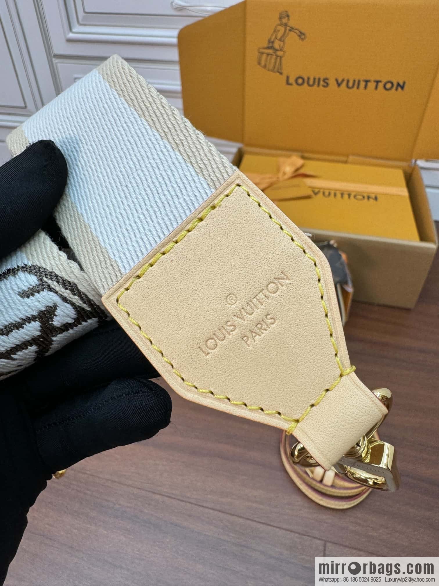 LV M46999 VIVACIT handbag
