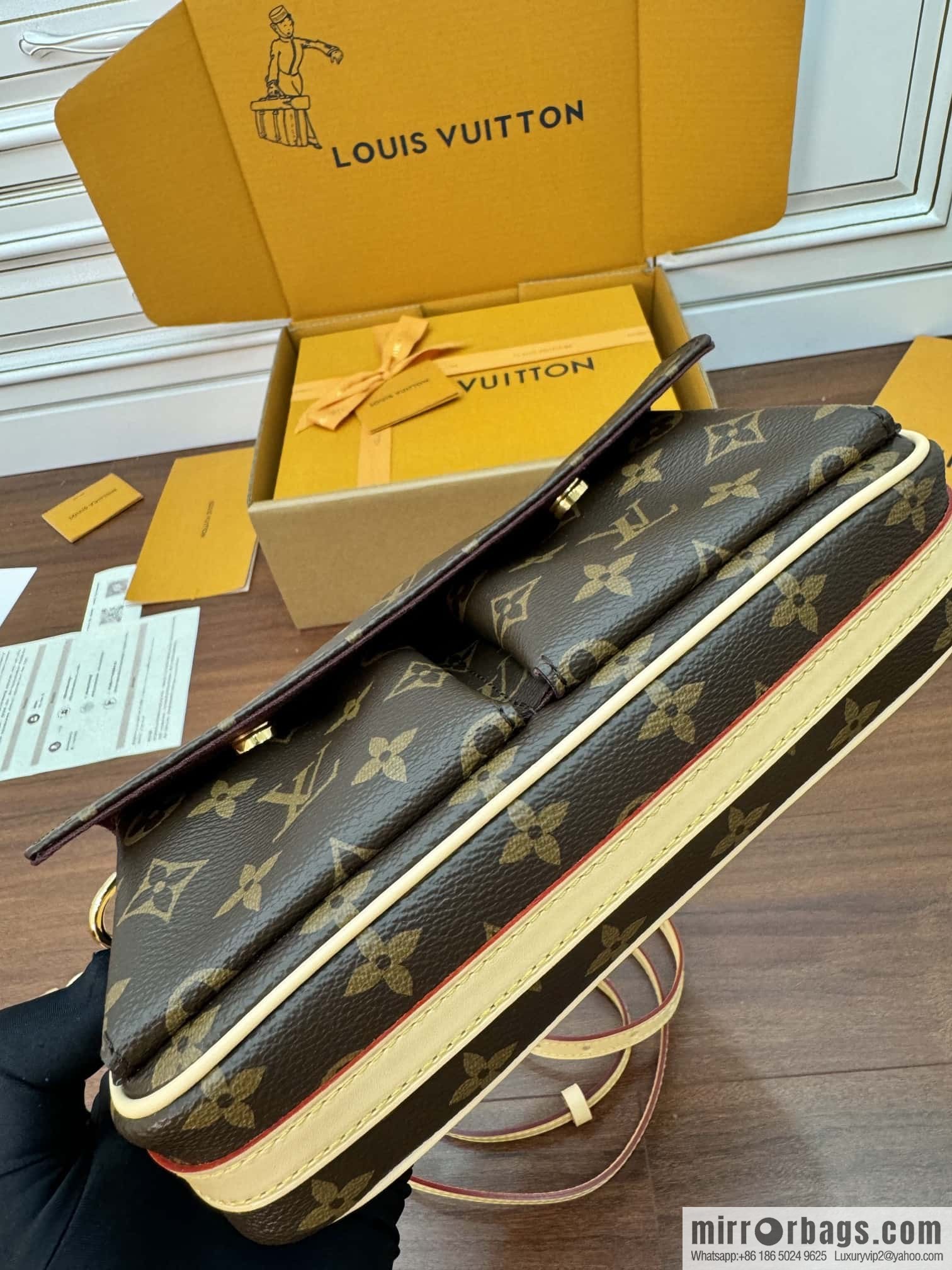 LV M46999 VIVACIT handbag