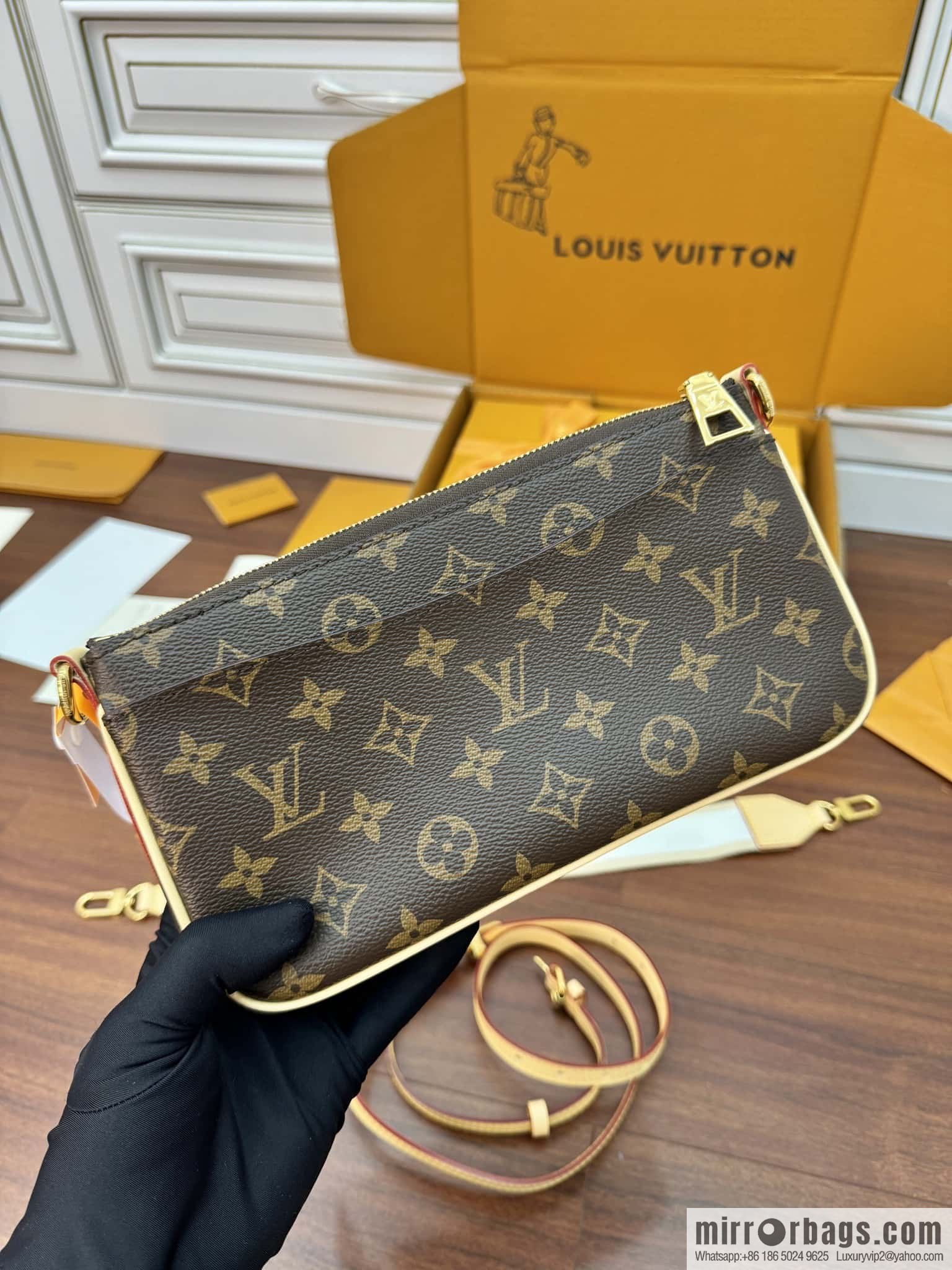 LV M46999 VIVACIT handbag