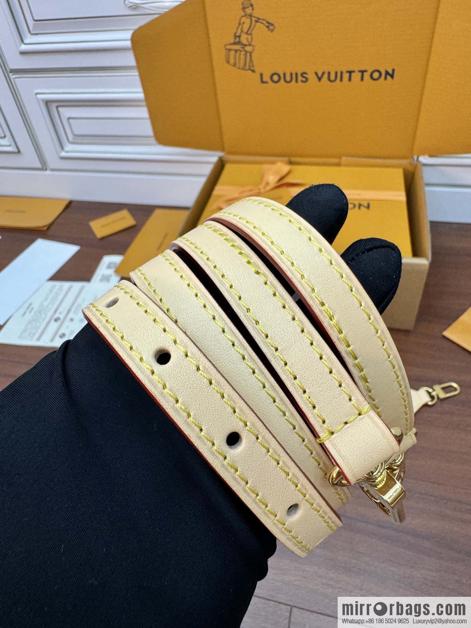 LV M46999 VIVACIT handbag