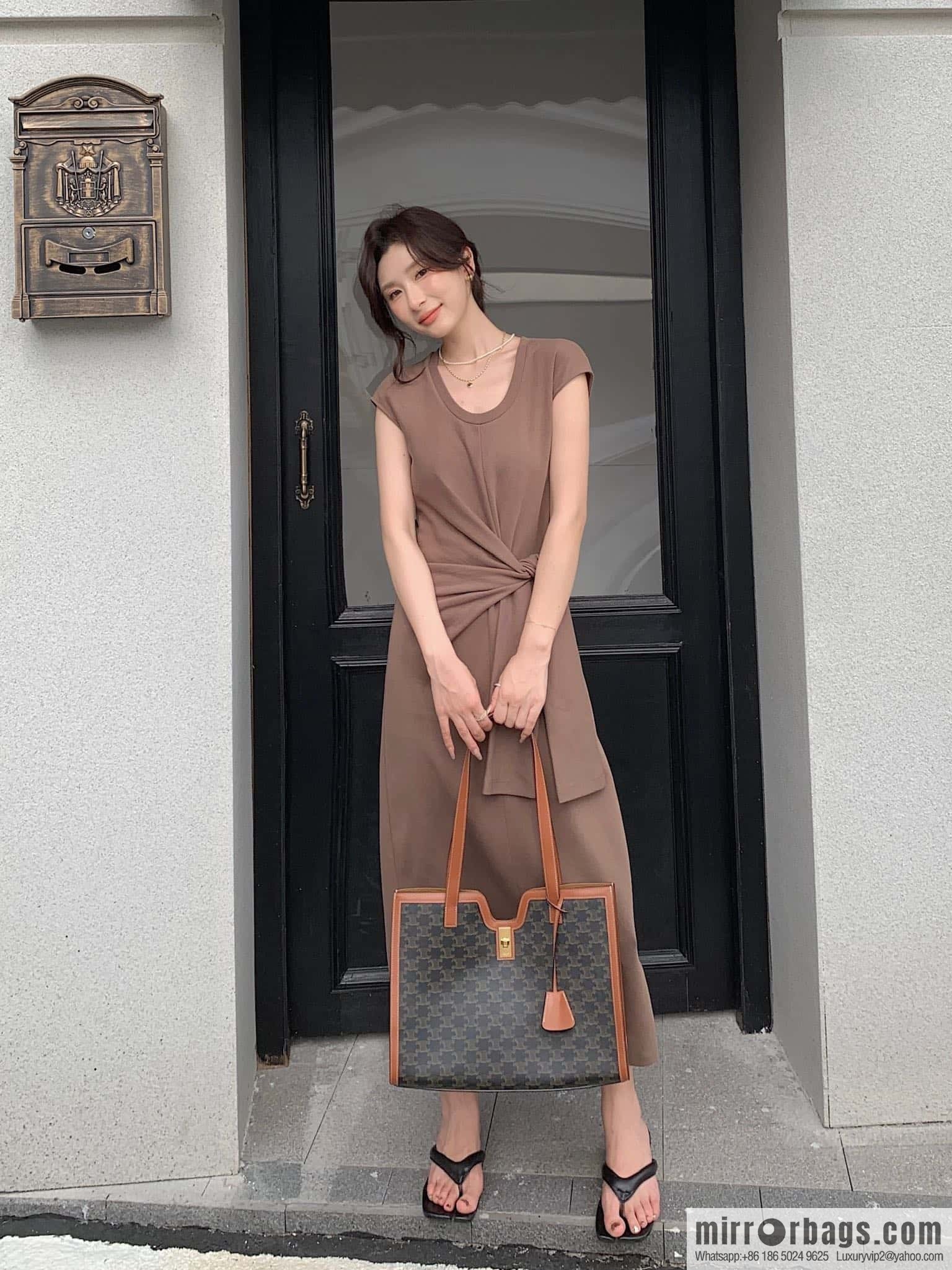 CELINE CABAS 16 logo printed handbag 112583