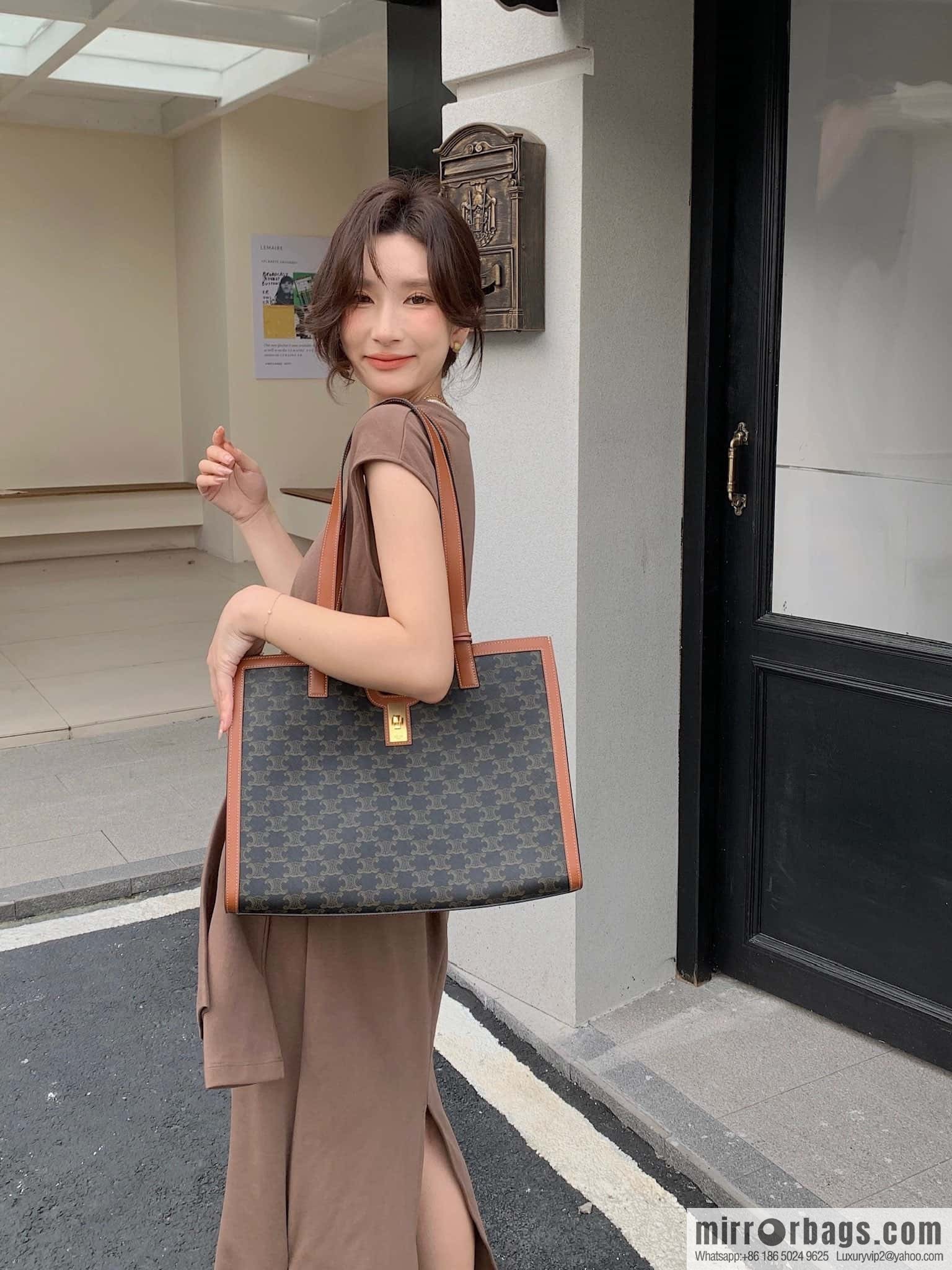 CELINE CABAS 16 logo printed handbag 112583