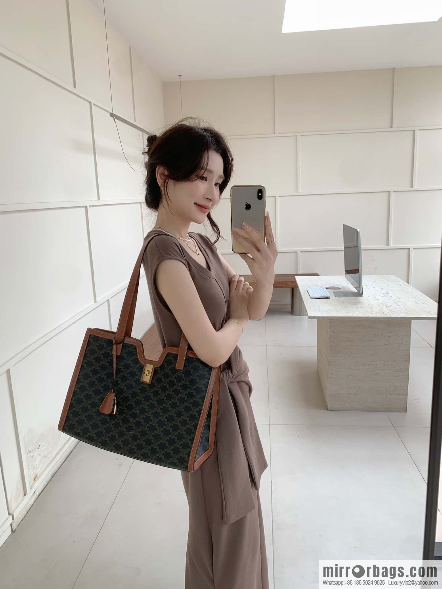 CELINE CABAS 16 logo printed handbag 112583