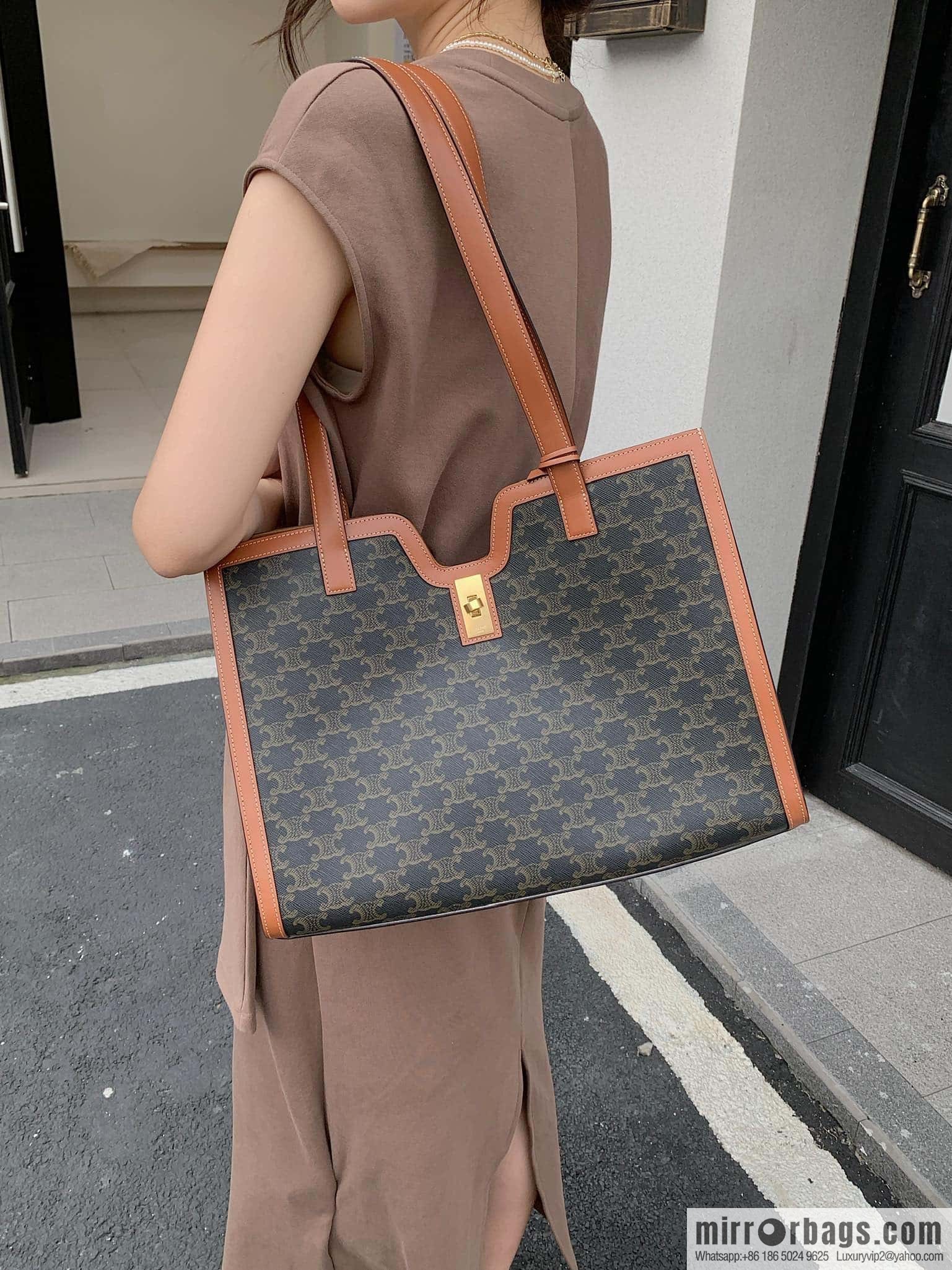 CELINE CABAS 16 logo printed handbag 112583