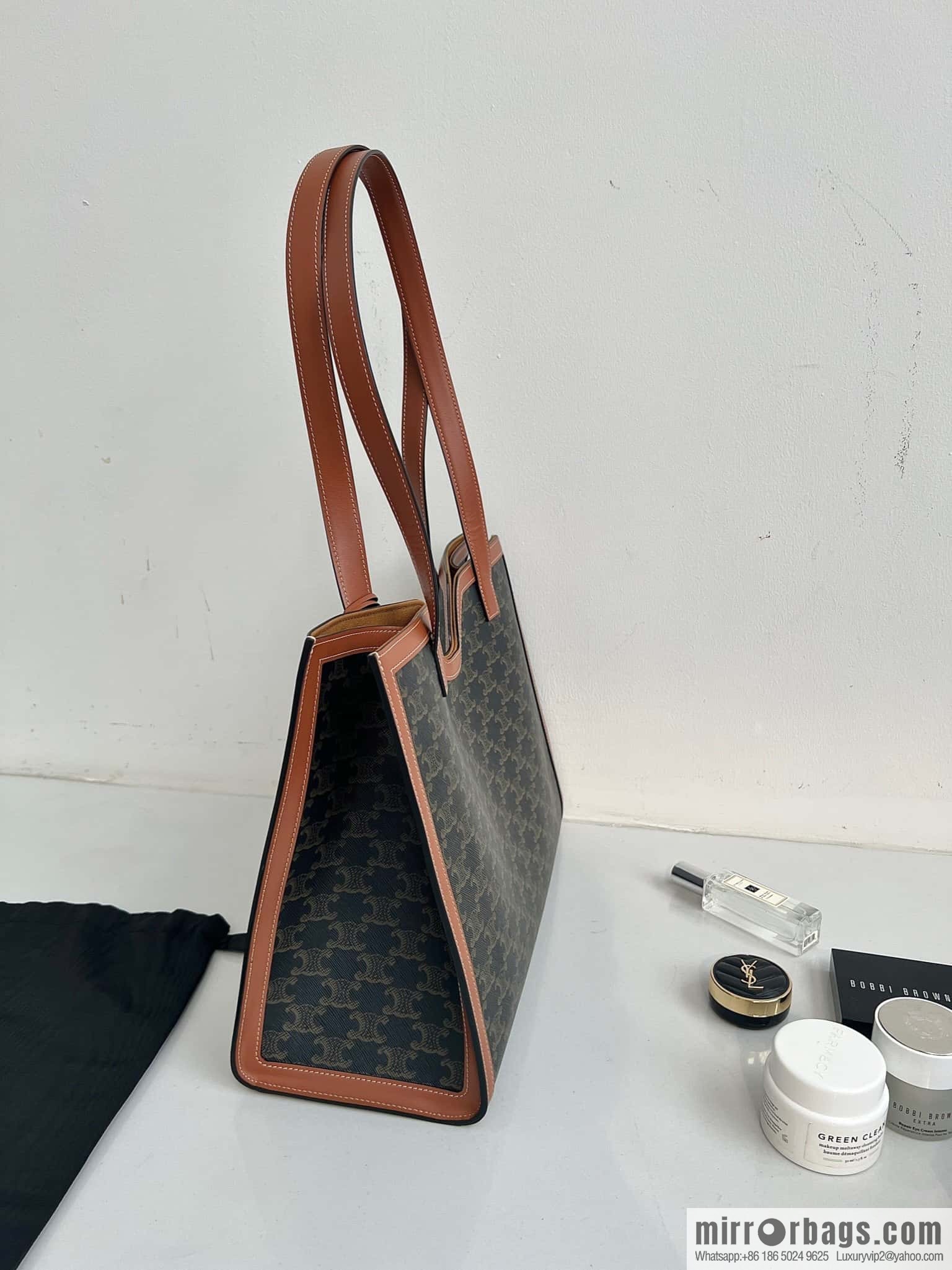 CELINE CABAS 16 logo printed handbag 112583