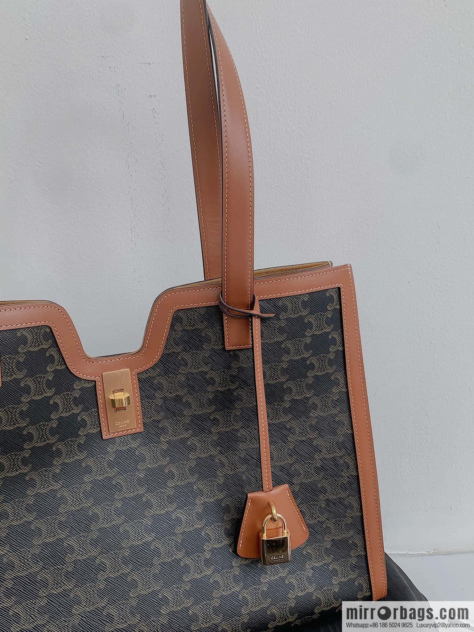 CELINE CABAS 16 logo printed handbag 112583