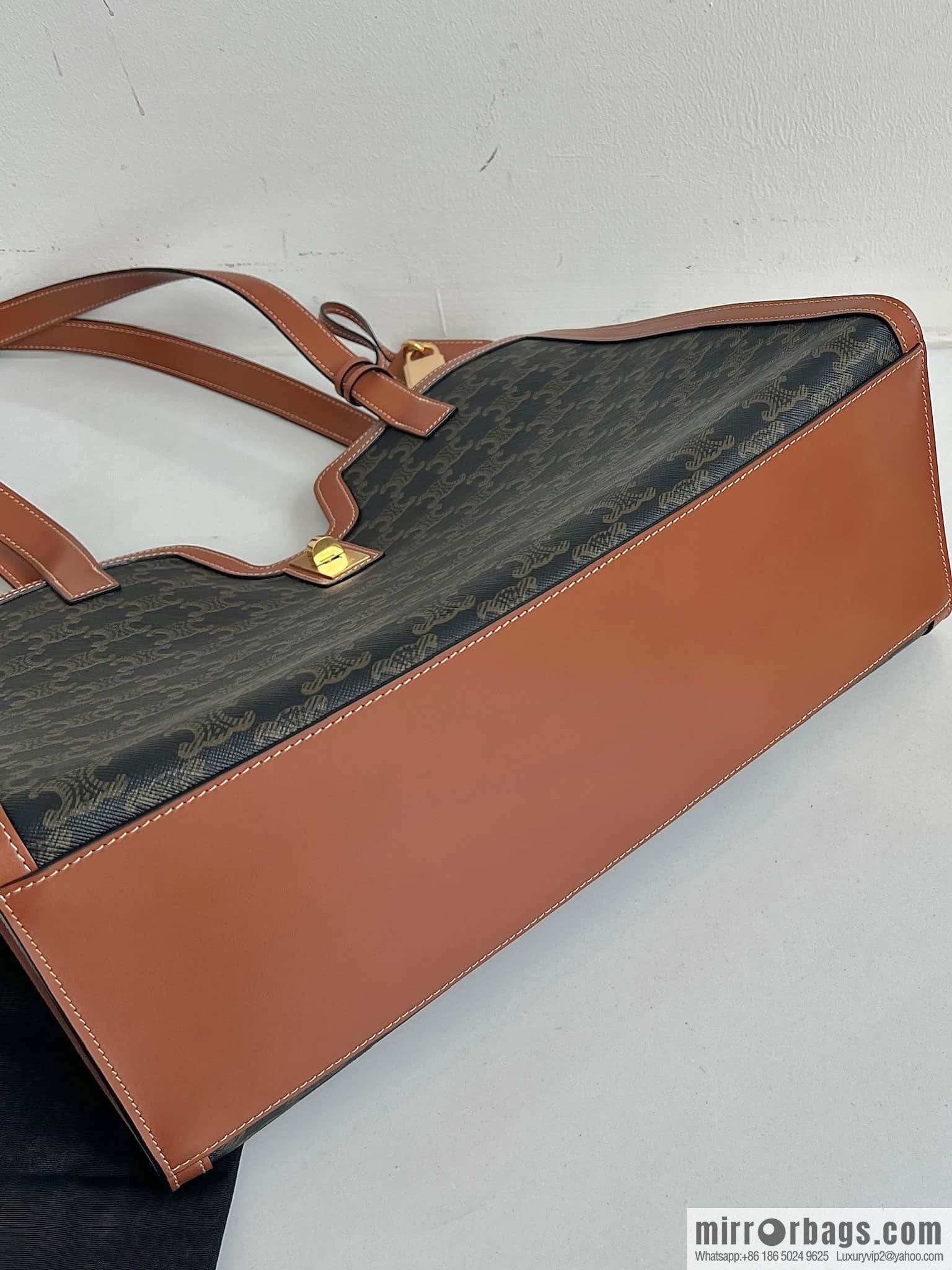 CELINE CABAS 16 logo printed handbag 112583