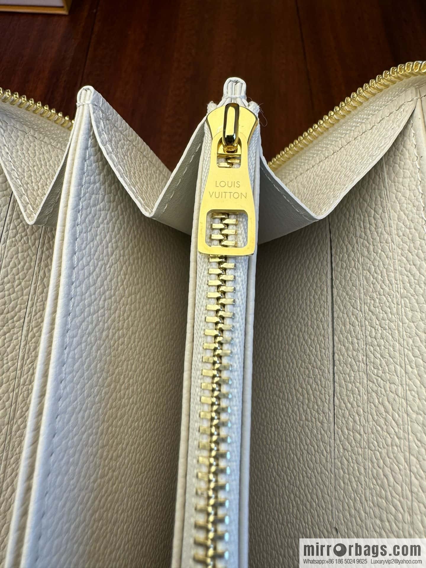LV Zippy Wallet M83505 Premium