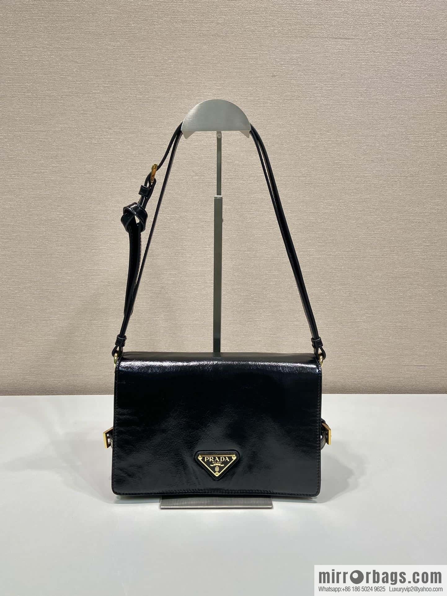 PRADA 🎉 oil wax leather messenger bag 🎉 1BD082