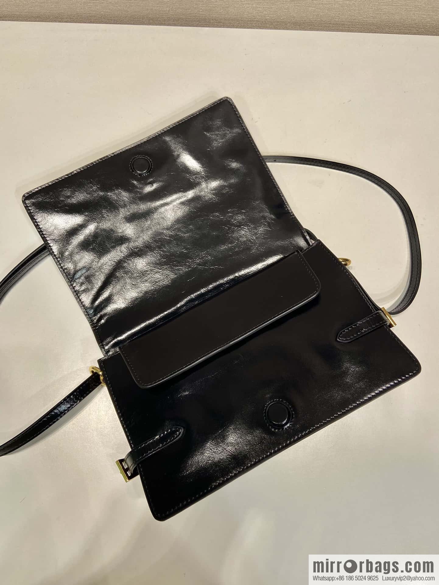 PRADA 🎉 oil wax leather messenger bag 🎉 1BD082