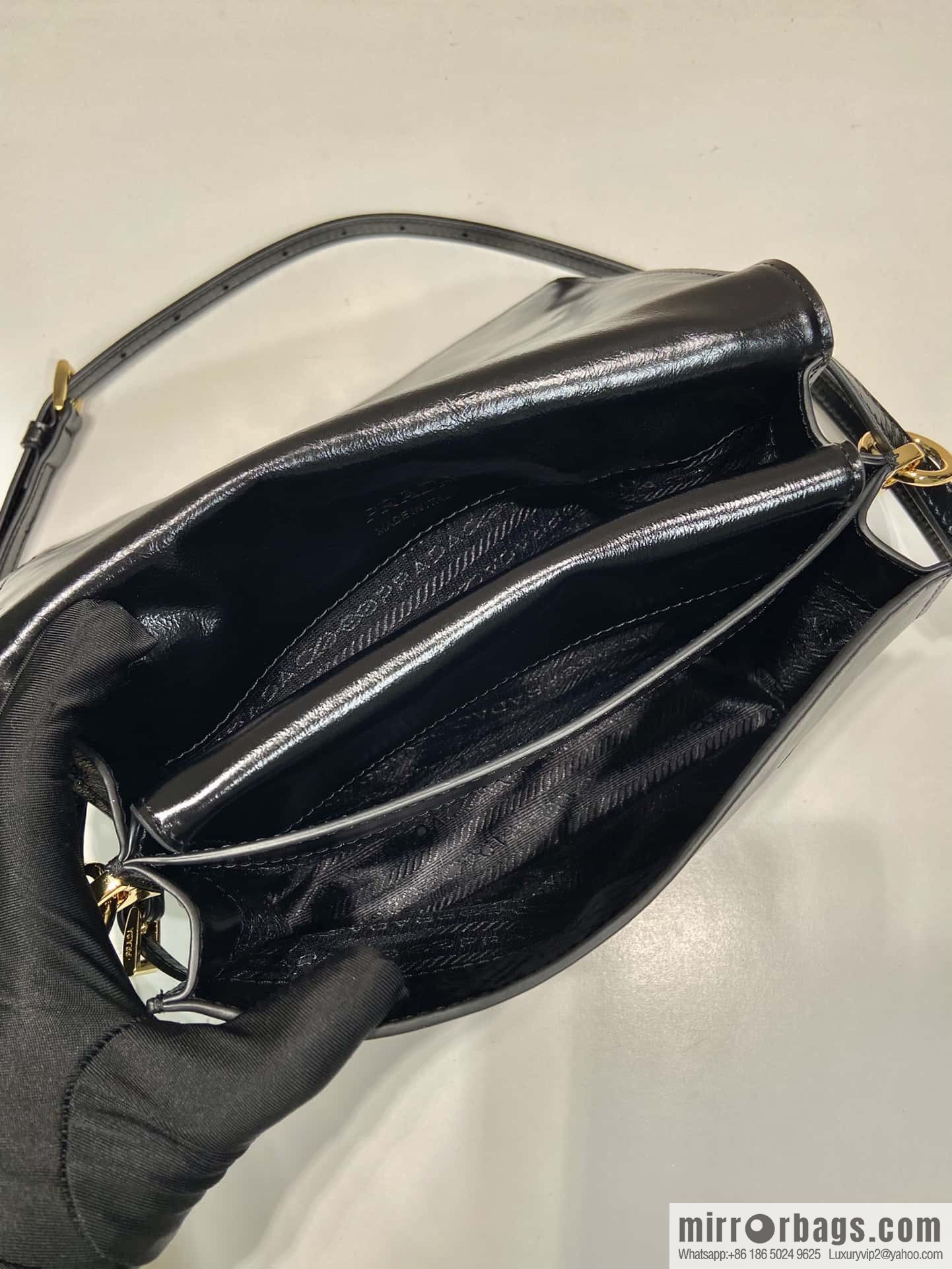 PRADA 🎉 oil wax leather messenger bag 🎉 1BD082