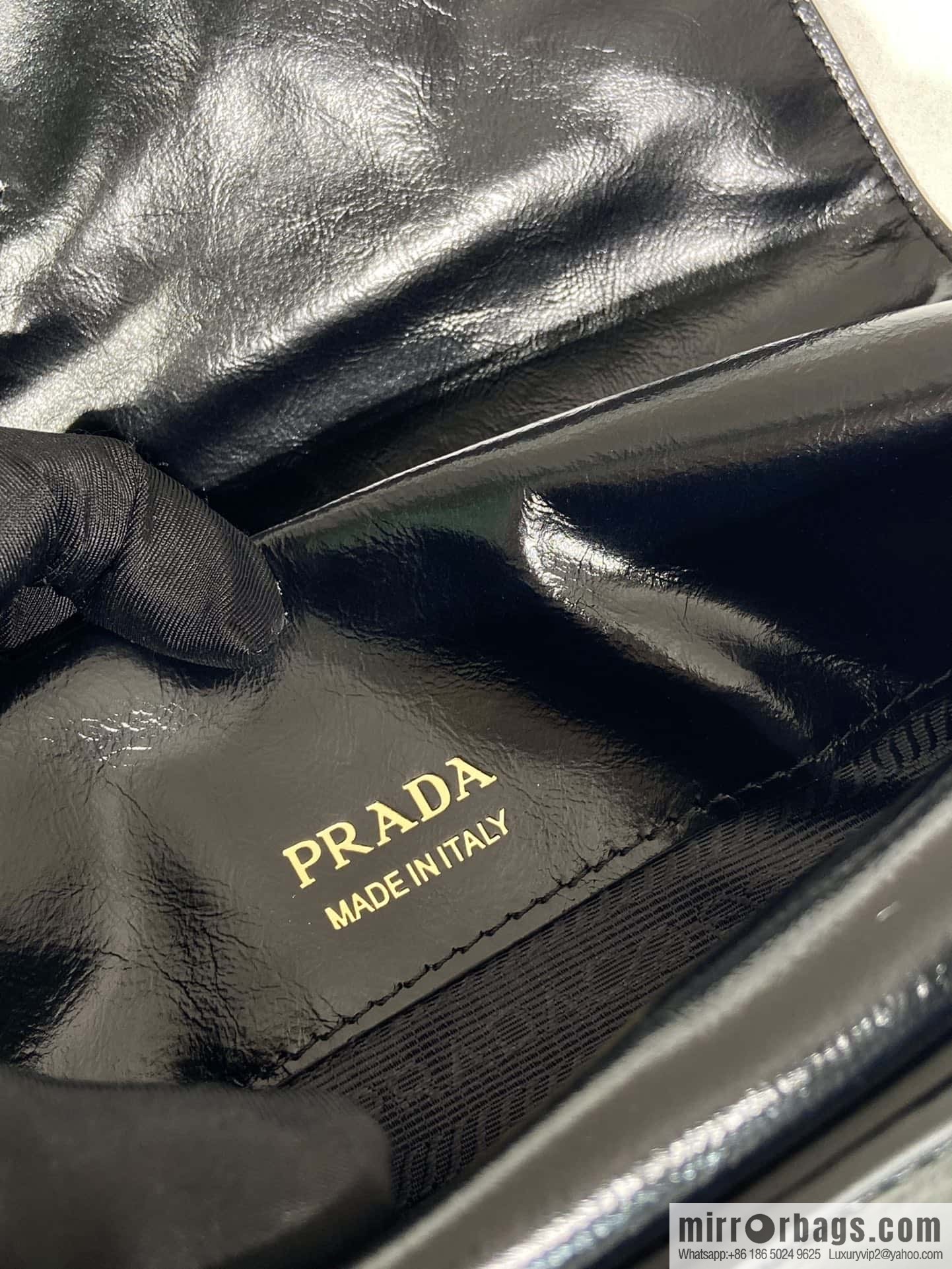 PRADA 🎉 oil wax leather messenger bag 🎉 1BD082