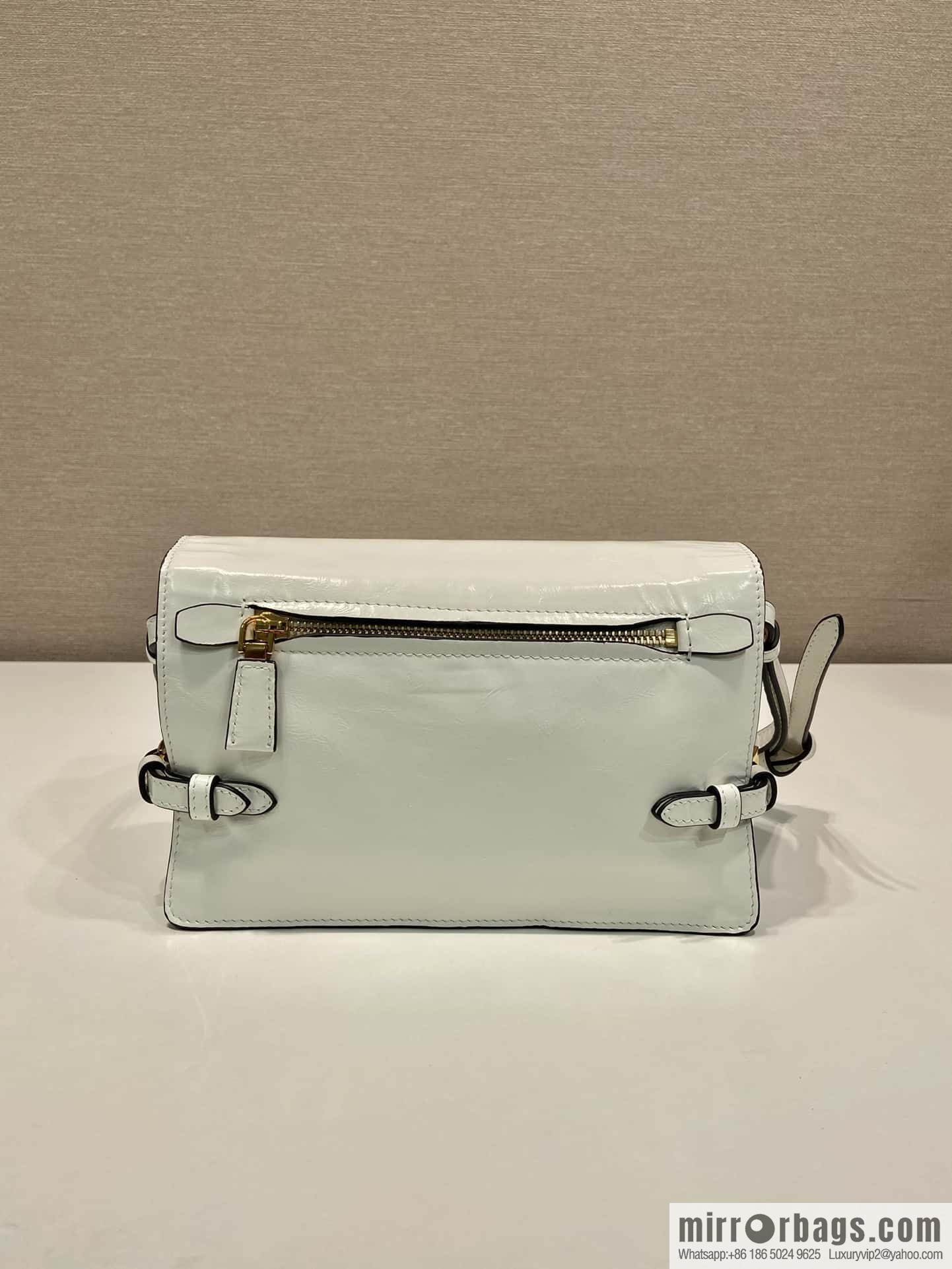 PRADA 🎉 oil wax leather messenger bag 🎉 1BD082