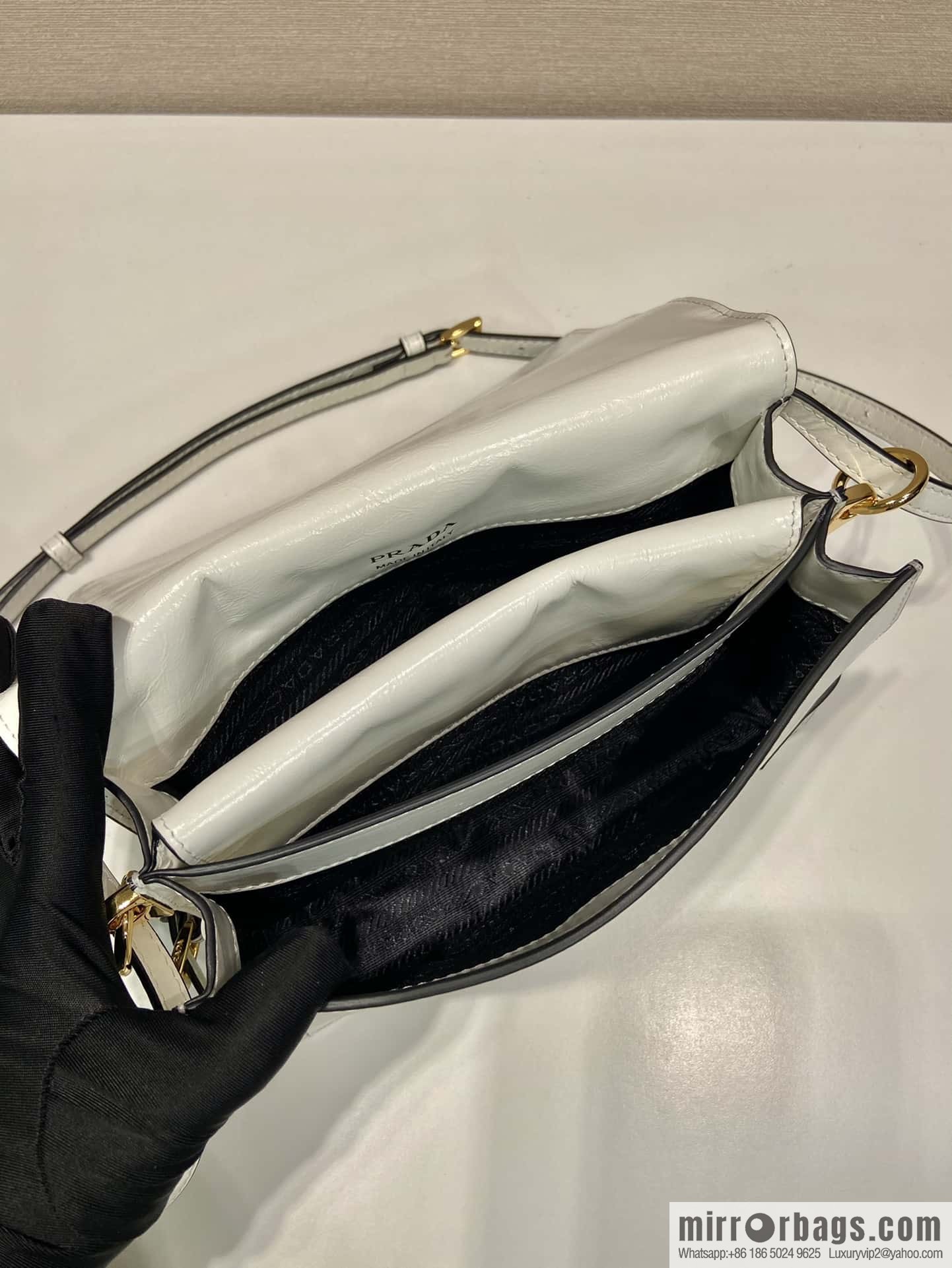 PRADA 🎉 oil wax leather messenger bag 🎉 1BD082