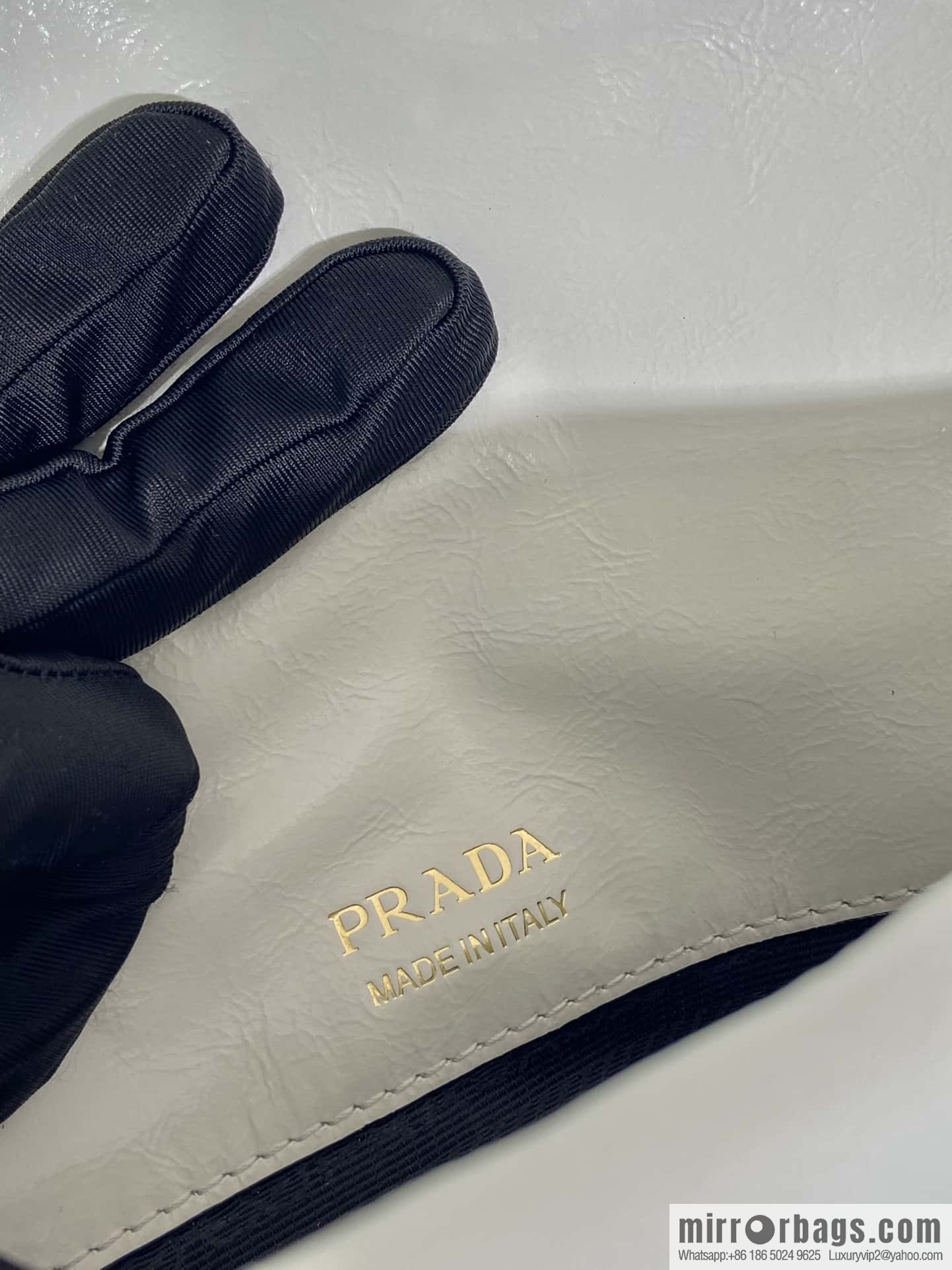 PRADA 🎉 oil wax leather messenger bag 🎉 1BD082