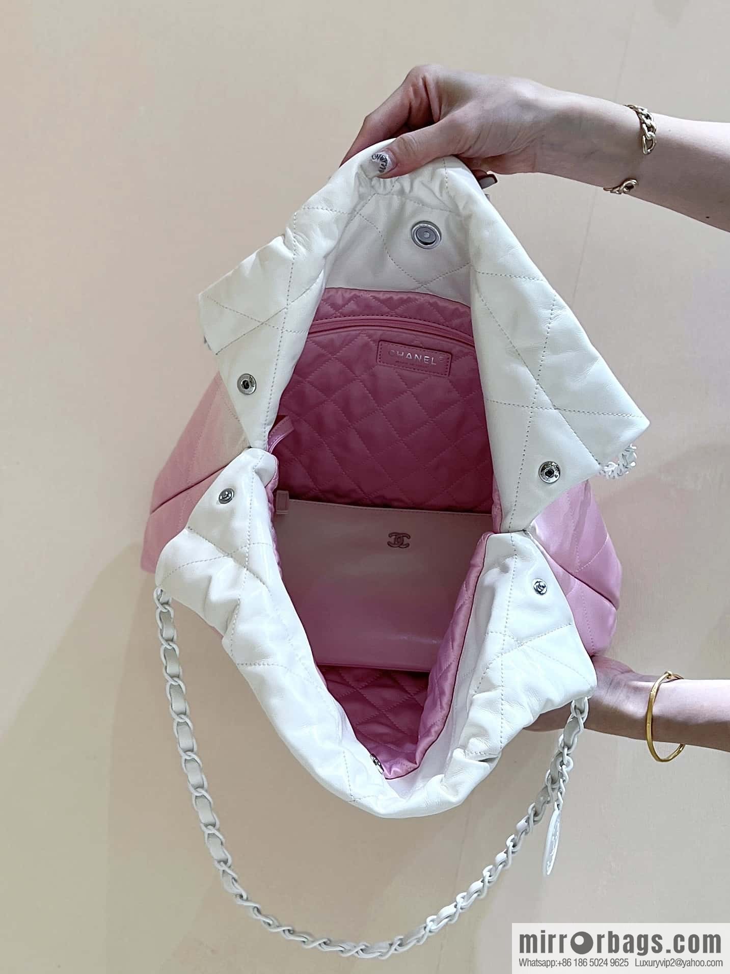 CHANEL 24S spring and summer series, global limited edition gradual change 22 bags AS3261