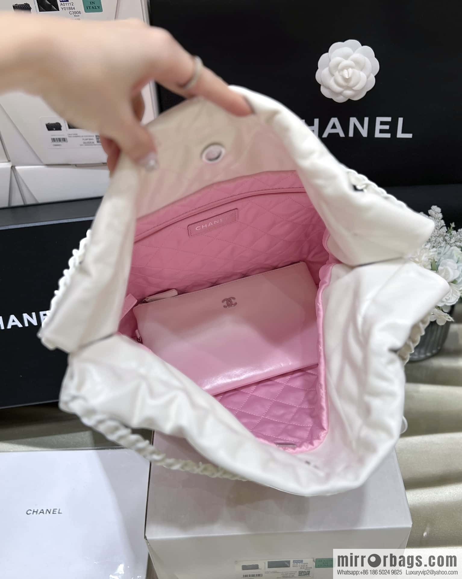 CHANEL 24S spring and summer series, global limited edition gradual change 22 bags AS3261