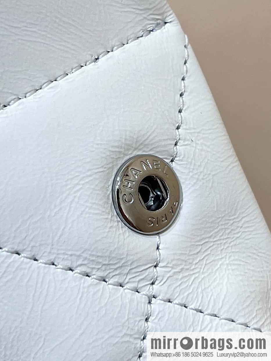 CHANEL 24S spring and summer series, global limited edition gradual change 22 bags AS3260