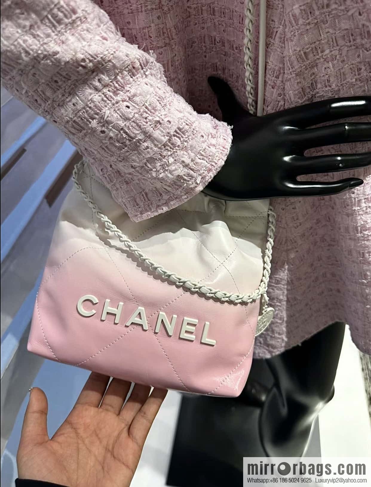 CHANEL 24S spring and summer series, global limited edition gradual change 22 bags AS3980