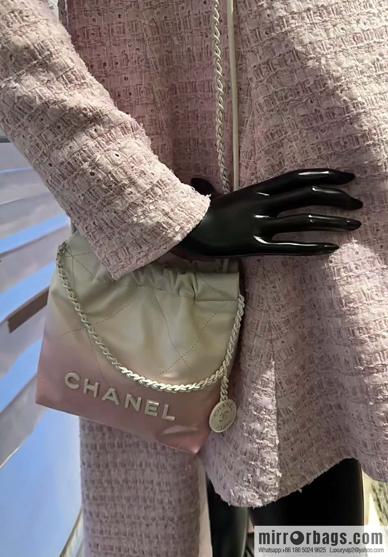 CHANEL 24S spring and summer series, global limited edition gradual change 22 bags AS3980