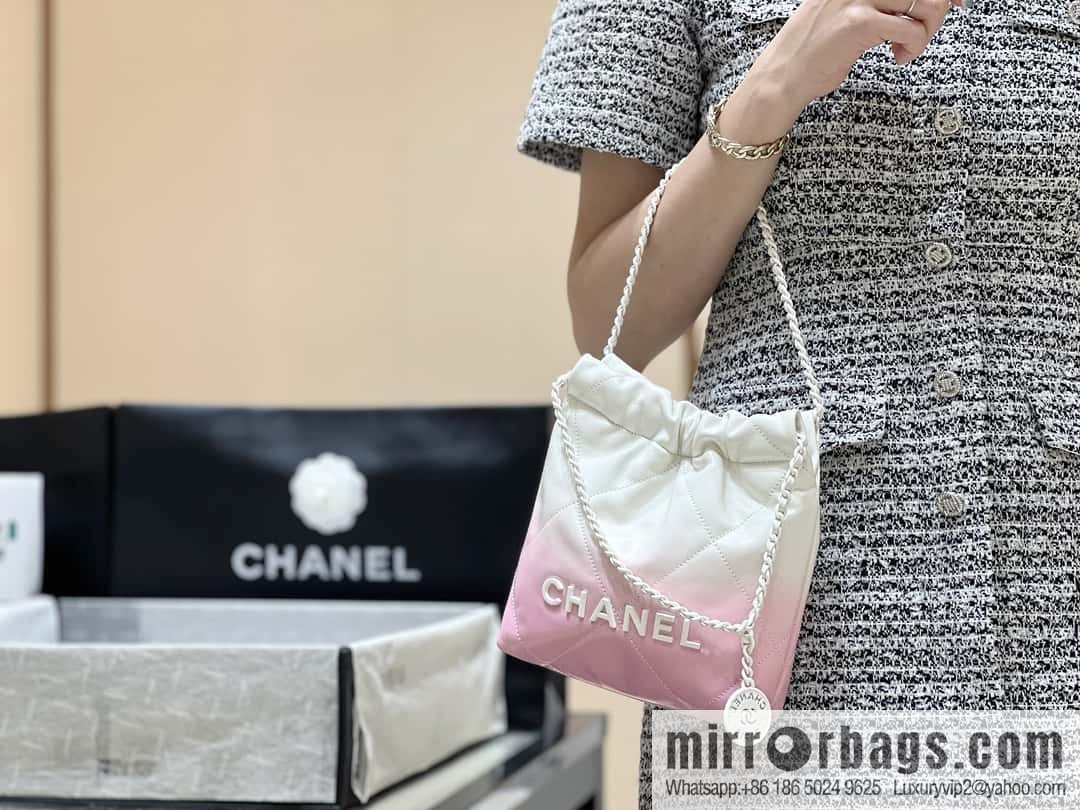 CHANEL 24S spring and summer series, global limited edition gradual change 22 bags AS3980