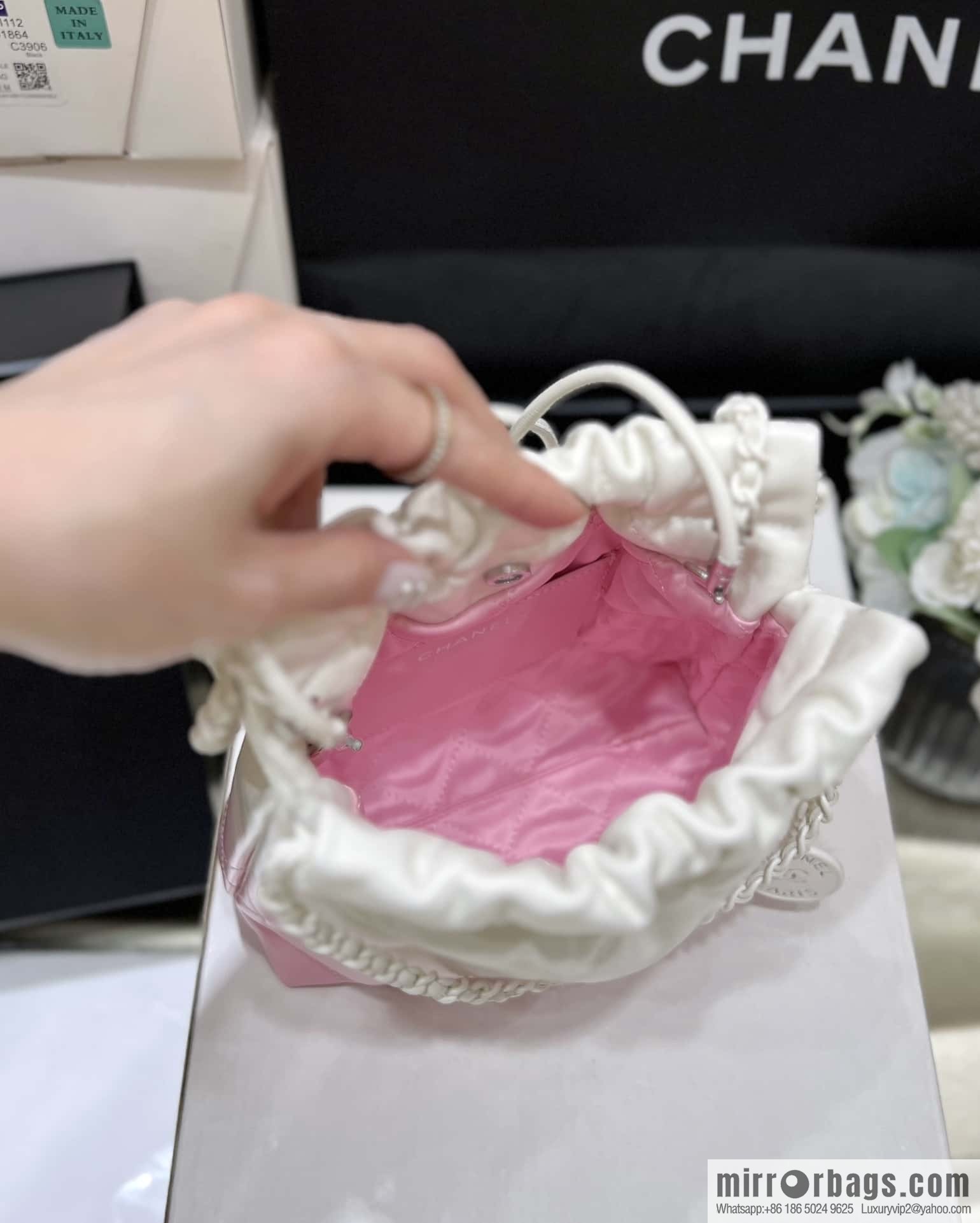 CHANEL 24S spring and summer series, global limited edition gradual change 22 bags AS3980