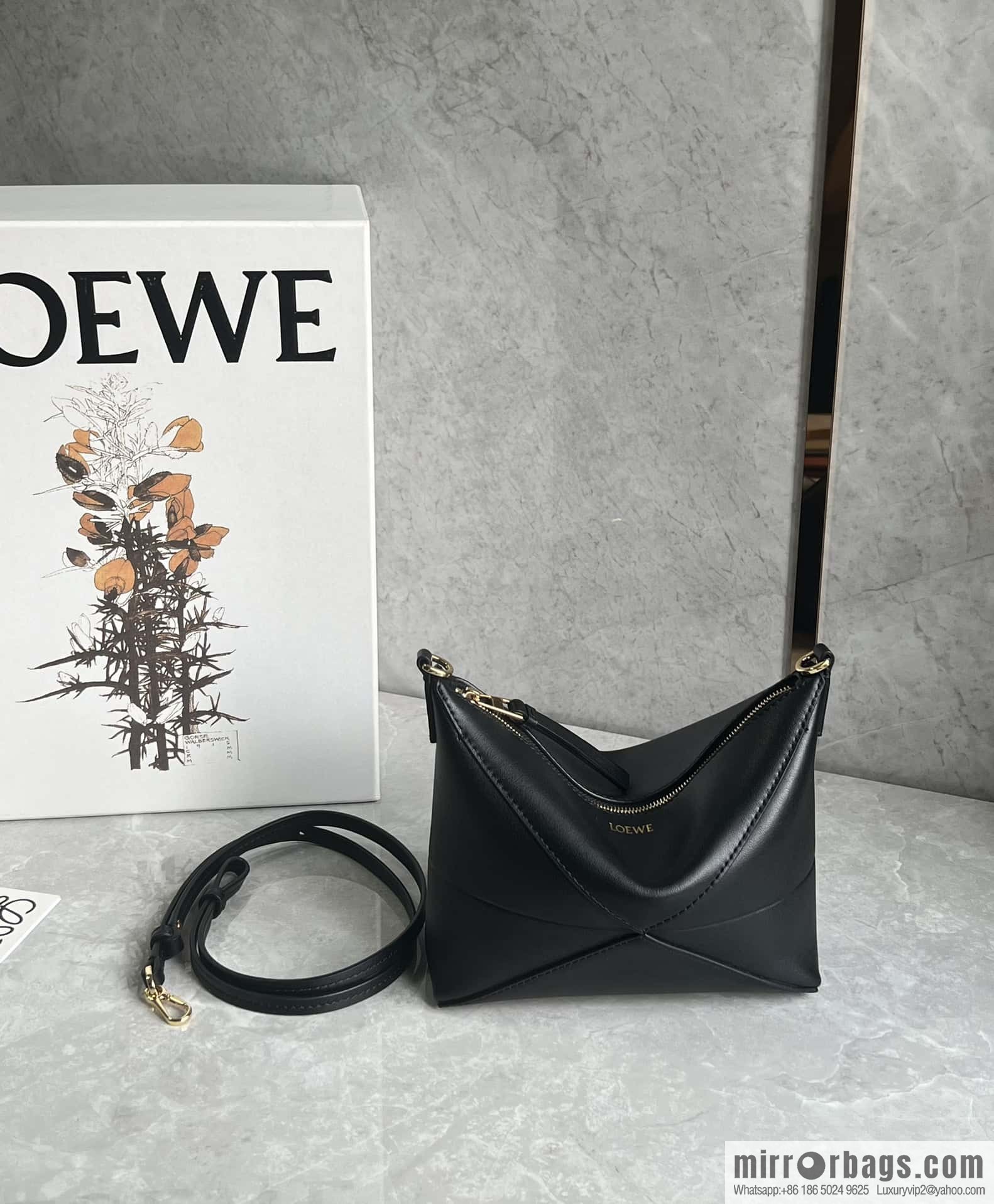 LOEWE 𝐩𝐮𝐳𝐳𝐥𝐞 𝐟𝐨𝐥𝐝 𝐩𝐨𝐮𝐜𝐡 bag 0696 black