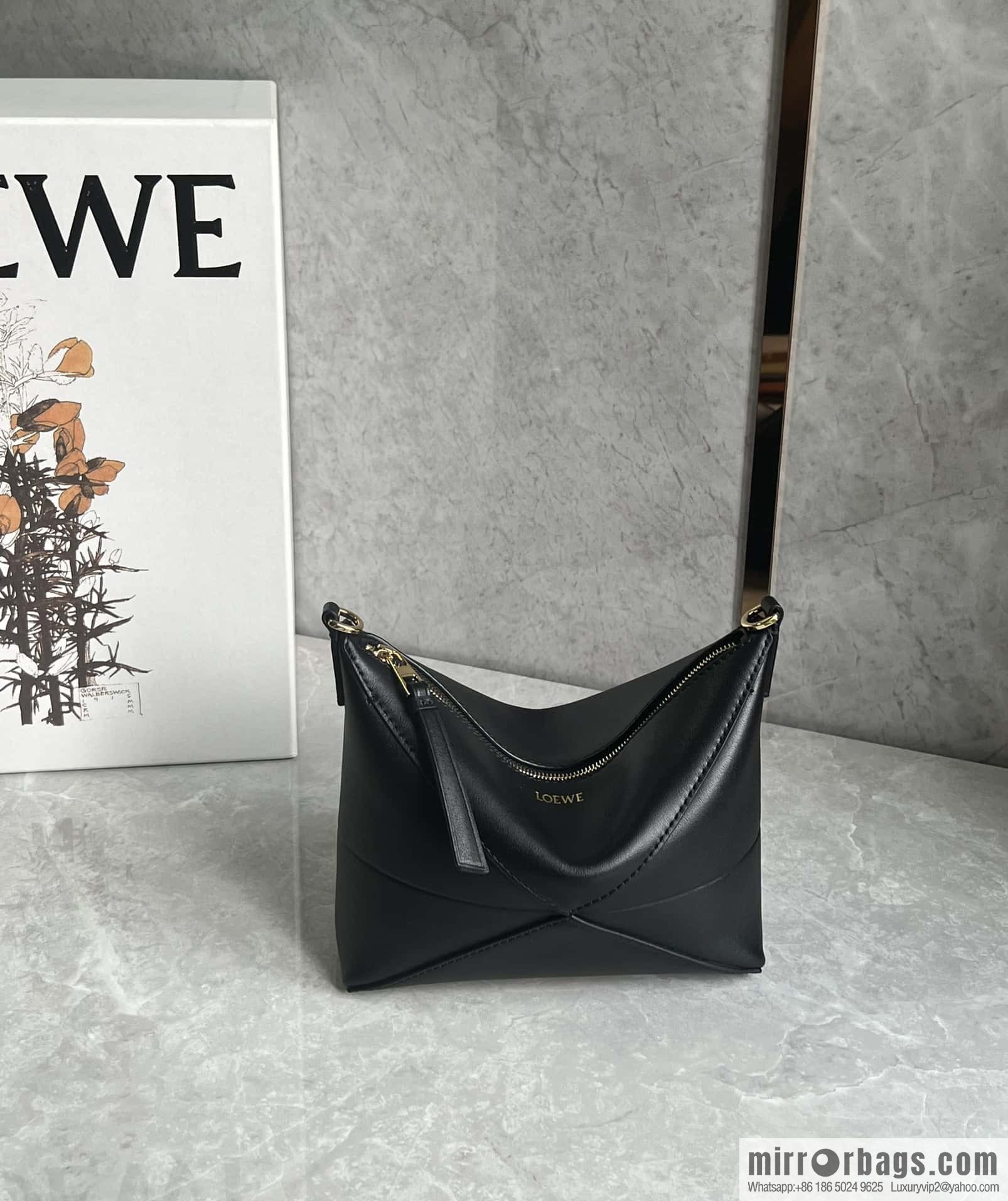 LOEWE 𝐩𝐮𝐳𝐳𝐥𝐞 𝐟𝐨𝐥𝐝 𝐩𝐨𝐮𝐜𝐡 bag 0696 black