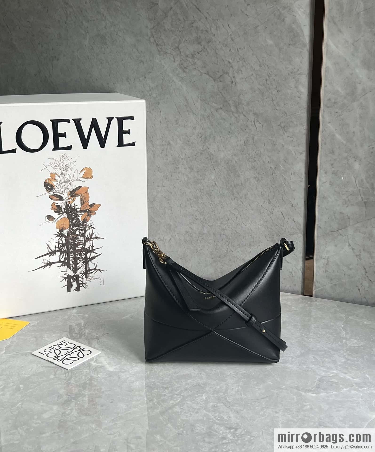 LOEWE 𝐩𝐮𝐳𝐳𝐥𝐞 𝐟𝐨𝐥𝐝 𝐩𝐨𝐮𝐜𝐡 bag 0696 black