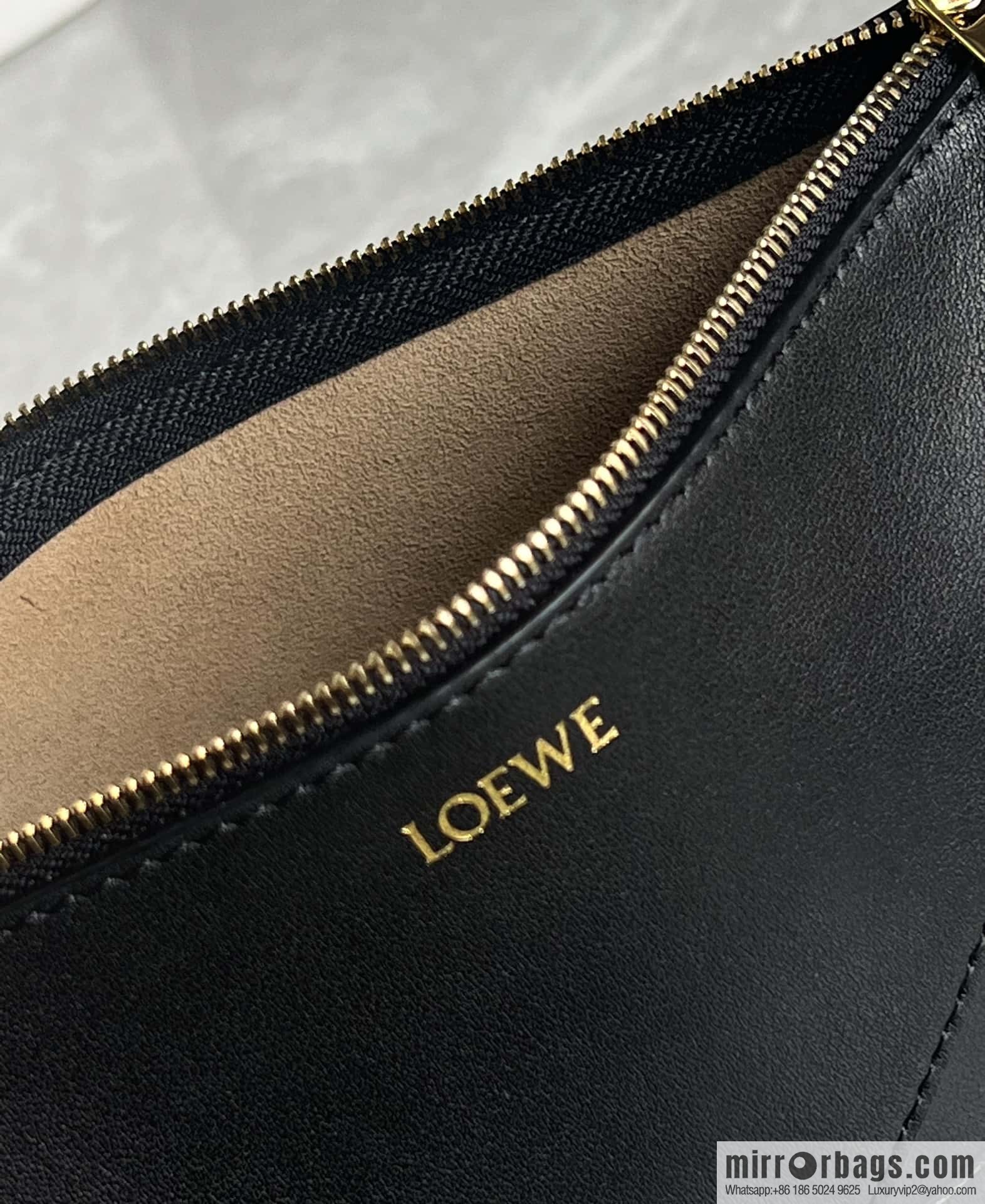 LOEWE 𝐩𝐮𝐳𝐳𝐥𝐞 𝐟𝐨𝐥𝐝 𝐩𝐨𝐮𝐜𝐡 bag 0696 black