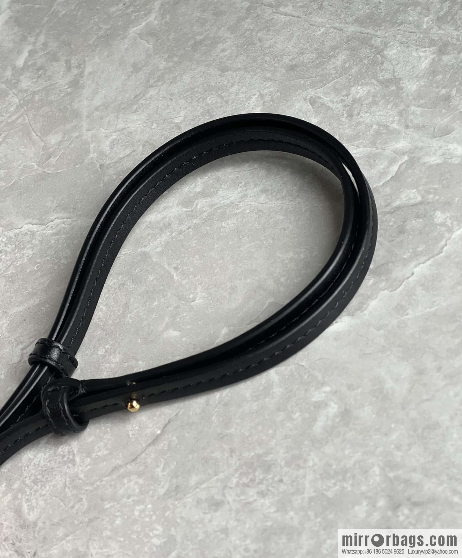 LOEWE 𝐩𝐮𝐳𝐳𝐥𝐞 𝐟𝐨𝐥𝐝 𝐩𝐨𝐮𝐜𝐡 bag 0696 black