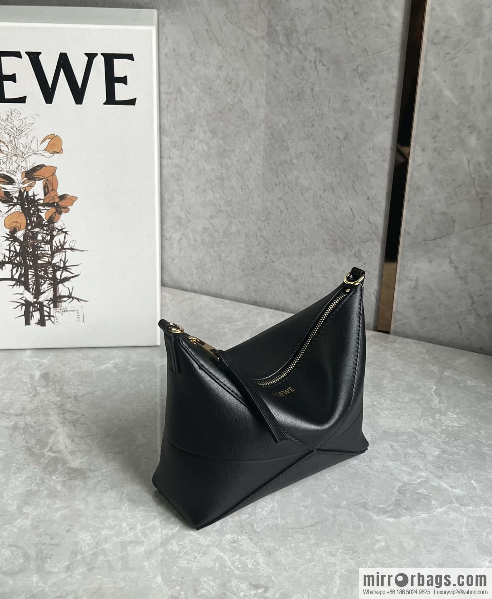 LOEWE 𝐩𝐮𝐳𝐳𝐥𝐞 𝐟𝐨𝐥𝐝 𝐩𝐨𝐮𝐜𝐡 bag 0696 black