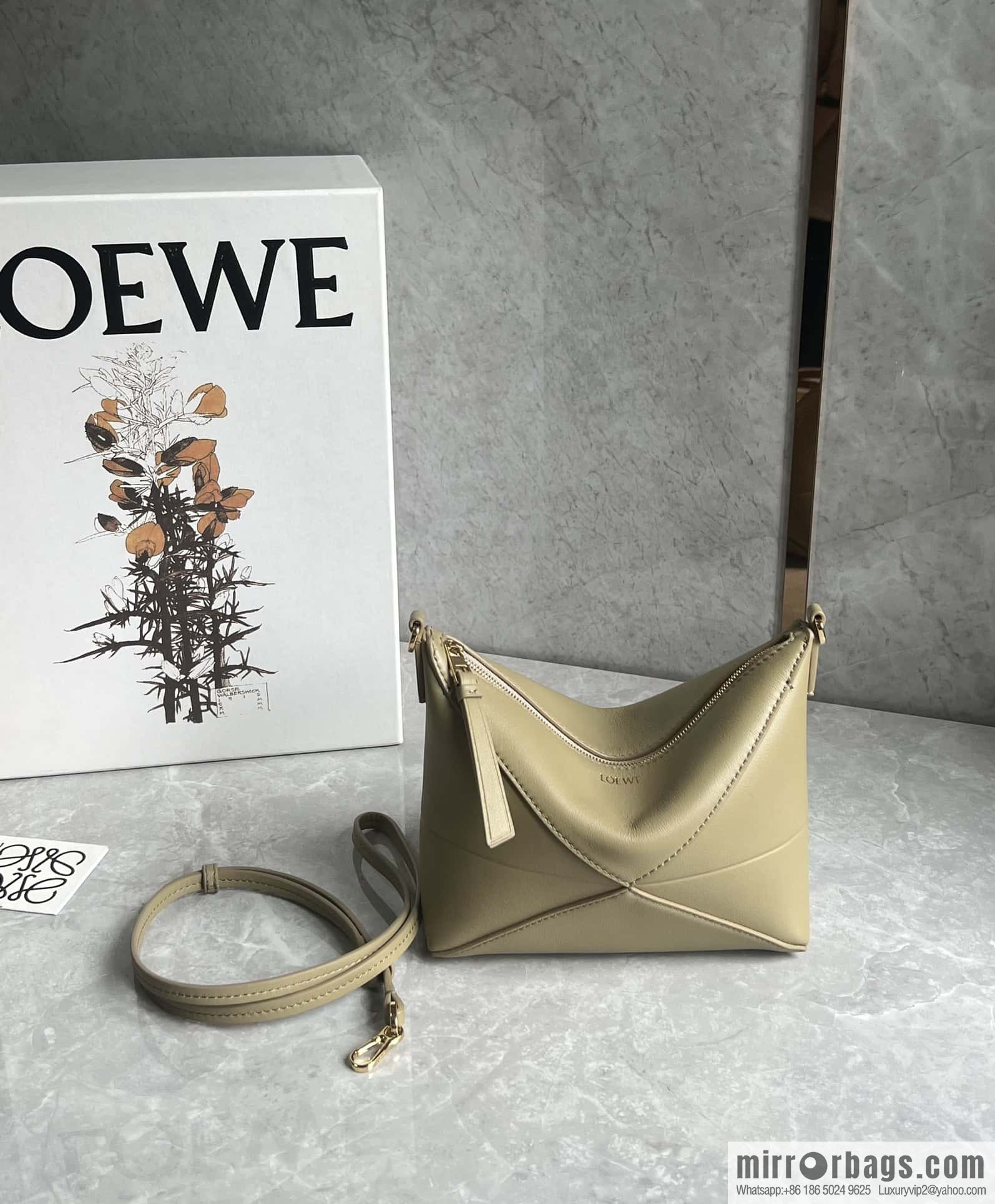 LOEWE 𝐩𝐮𝐳𝐳𝐥𝐞 𝐟𝐨𝐥𝐝 𝐩𝐨𝐮𝐜𝐡 Mahjong Bag 0696 Avocado Green