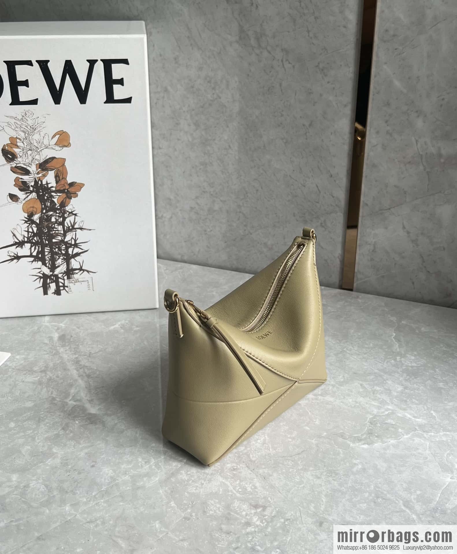 LOEWE 𝐩𝐮𝐳𝐳𝐥𝐞 𝐟𝐨𝐥𝐝 𝐩𝐨𝐮𝐜𝐡 Mahjong Bag 0696 Avocado Green