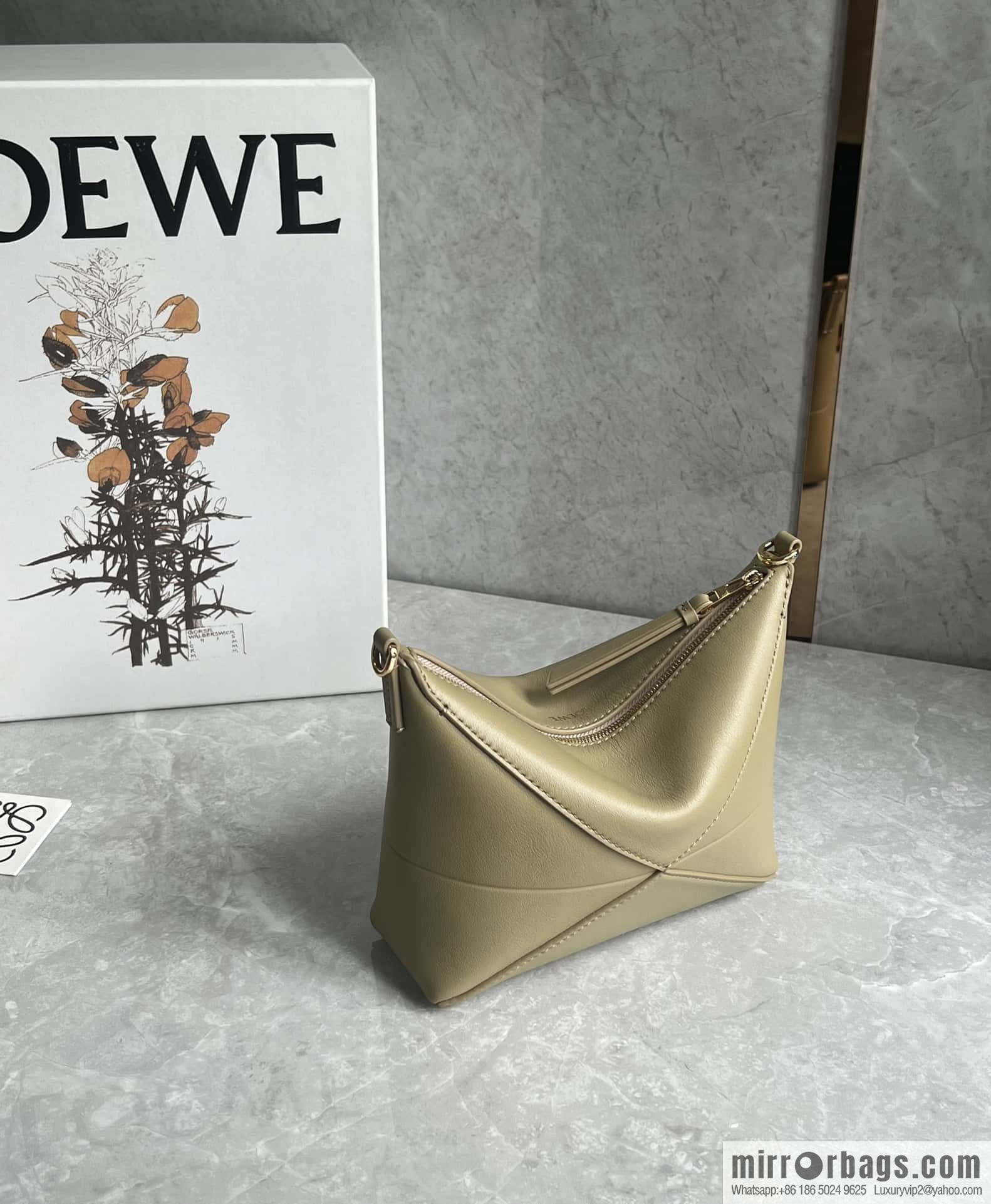 LOEWE 𝐩𝐮𝐳𝐳𝐥𝐞 𝐟𝐨𝐥𝐝 𝐩𝐨𝐮𝐜𝐡 Mahjong Bag 0696 Avocado Green
