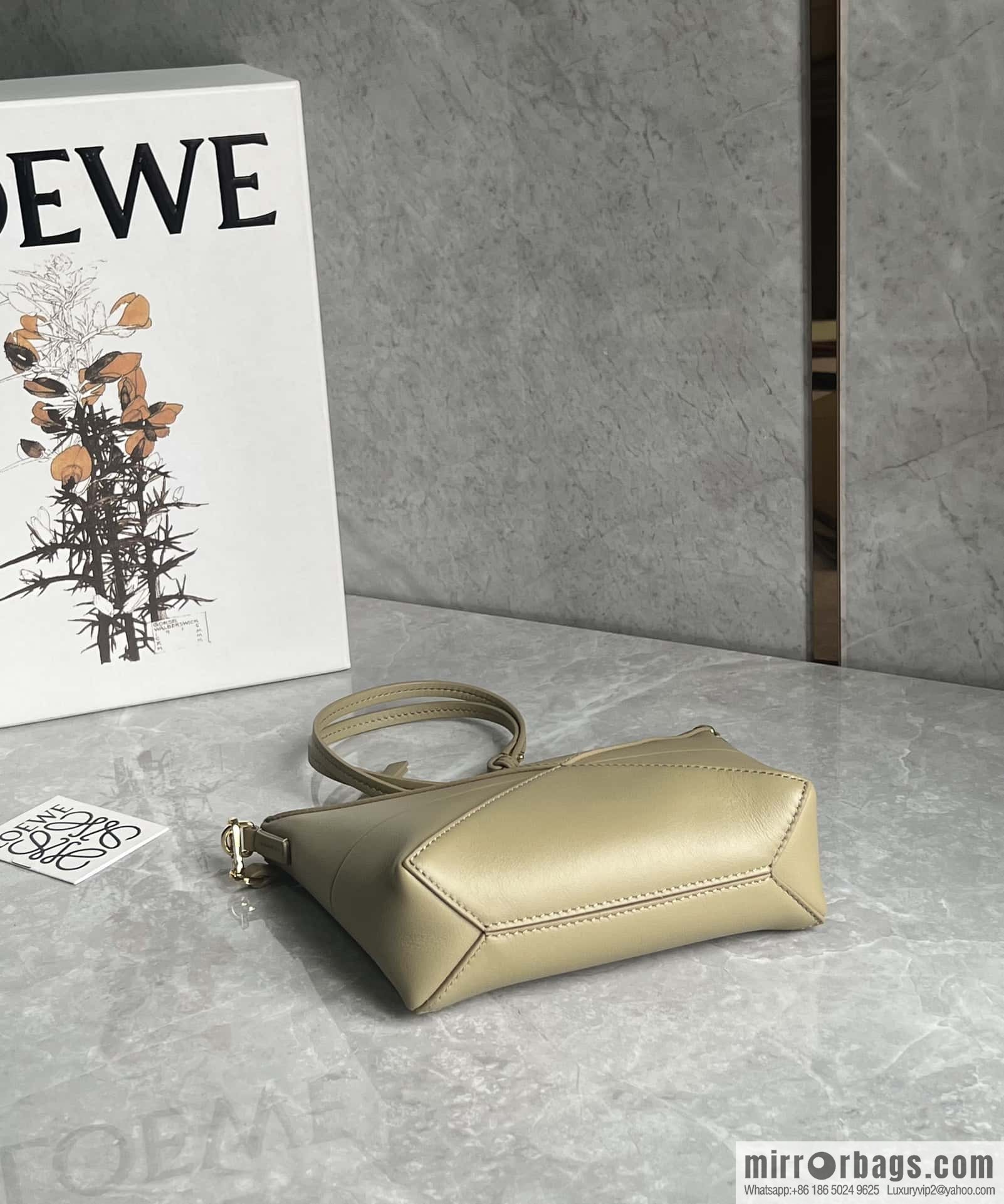 LOEWE 𝐩𝐮𝐳𝐳𝐥𝐞 𝐟𝐨𝐥𝐝 𝐩𝐨𝐮𝐜𝐡 Mahjong Bag 0696 Avocado Green