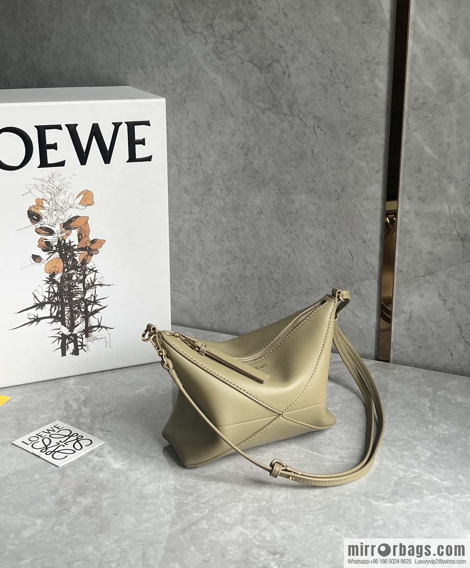LOEWE 𝐩𝐮𝐳𝐳𝐥𝐞 𝐟𝐨𝐥𝐝 𝐩𝐨𝐮𝐜𝐡 Mahjong Bag 0696 Avocado Green