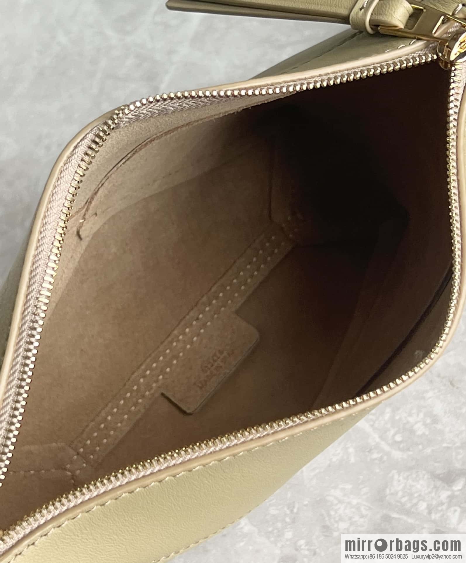LOEWE 𝐩𝐮𝐳𝐳𝐥𝐞 𝐟𝐨𝐥𝐝 𝐩𝐨𝐮𝐜𝐡 Mahjong Bag 0696 Avocado Green